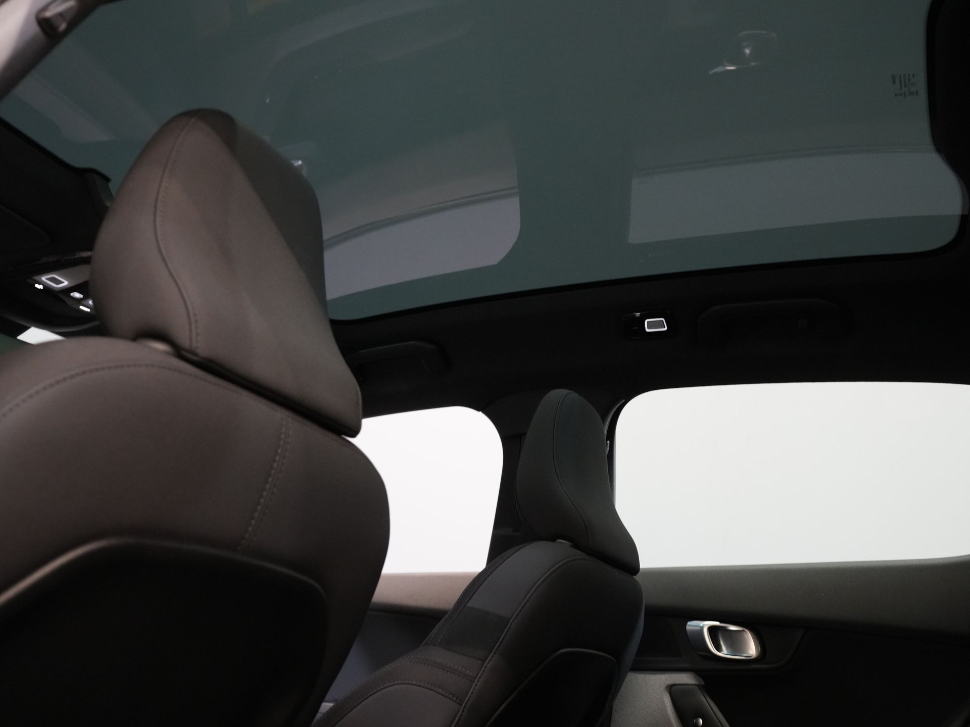 Polestar 2 Sedan Long Range 78 kWh 551 WLTP 95% SOH LED/ Adapt.Cruise/ Pano/ Stuurverw./ Stoelverw./ Memory/ Navi/ Carplay/ Climate/ Camera/ 20'' 20