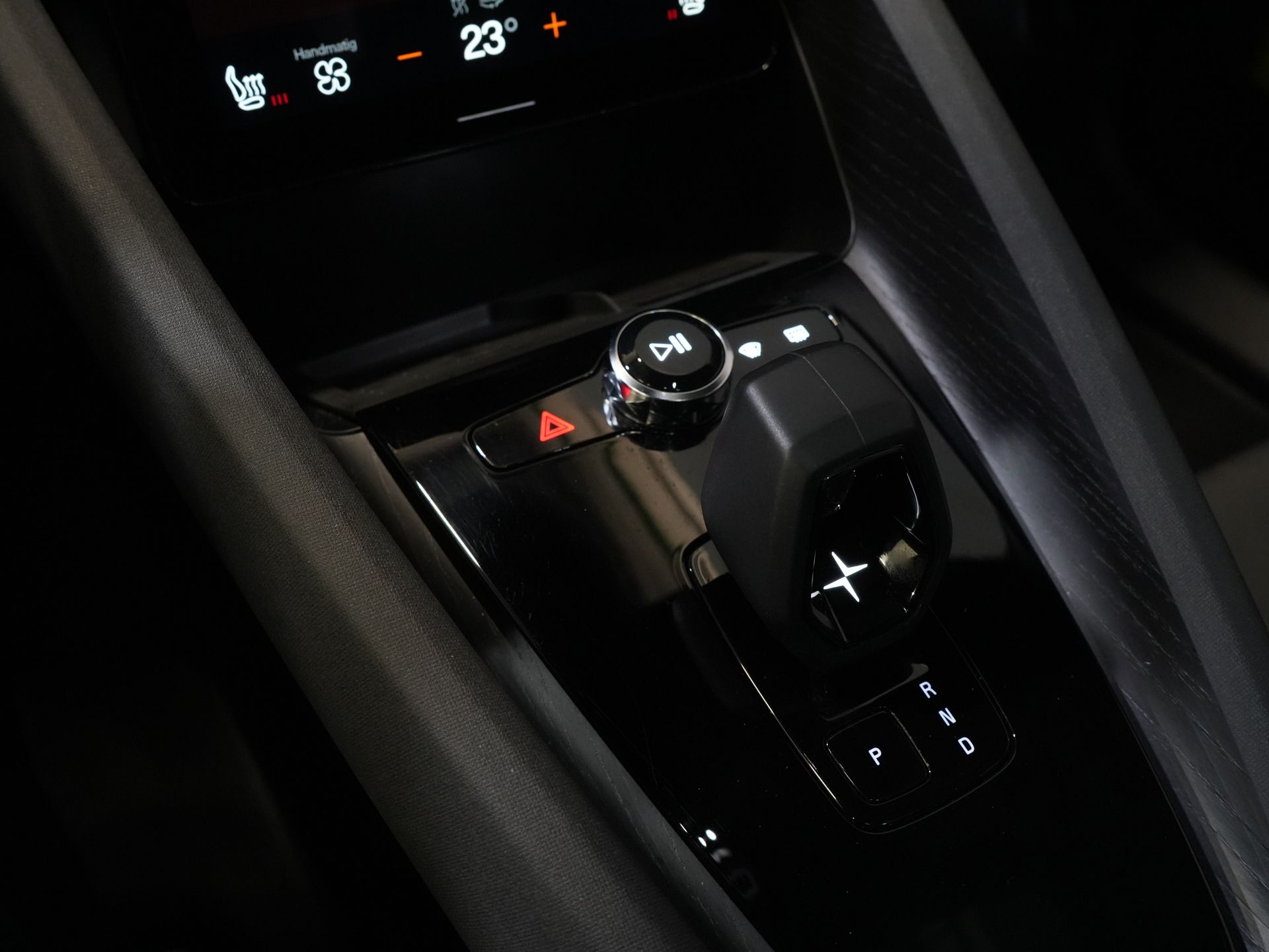 Polestar 2 Sedan Long Range 78 kWh 551 WLTP 95% SOH LED/ Adapt.Cruise/ Pano/ Stuurverw./ Stoelverw./ Memory/ Navi/ Carplay/ Climate/ Camera/ 20'' 26