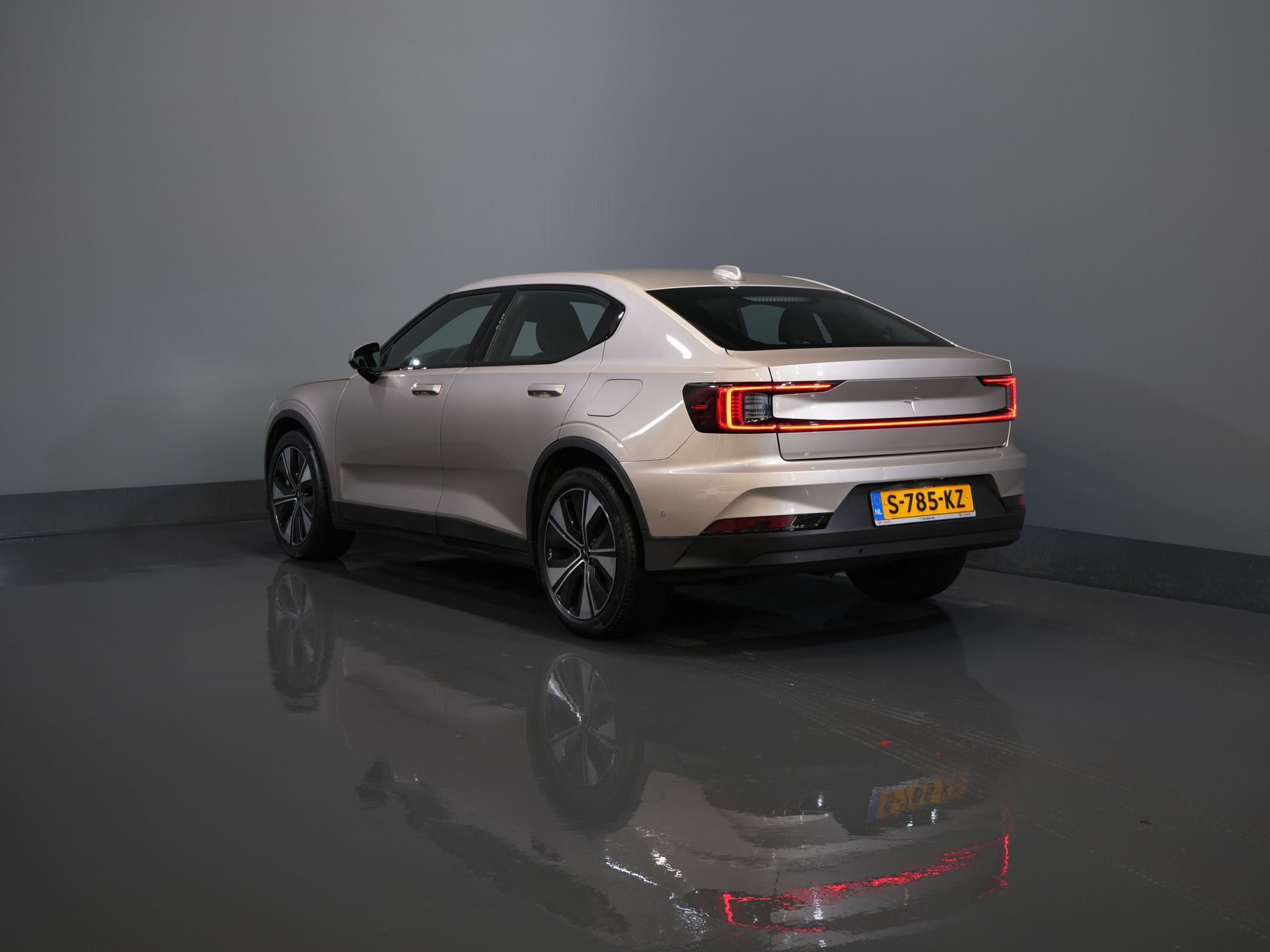 Polestar 2 Sedan Long Range 78 kWh 551 km WLTP LED/ Adapt.Cruise/ Memory/ Stoelverw./ 360 camera/ Carplay/ Navi/ Climate 1