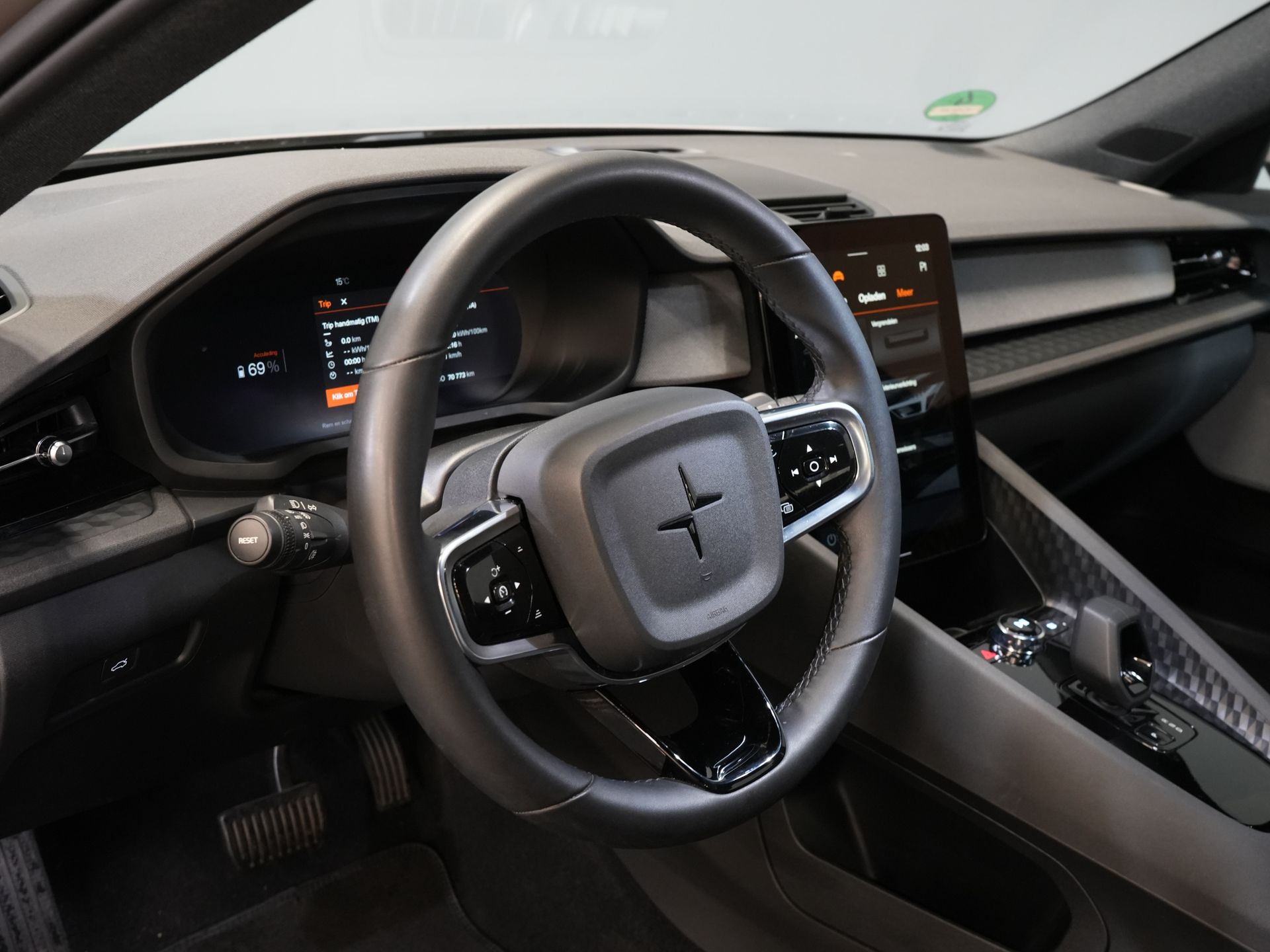 Polestar 2 Sedan Long Range 78 kWh 551 km WLTP LED/ Adapt.Cruise/ Memory/ Stoelverw./ 360 camera/ Carplay/ Navi/ Climate 13