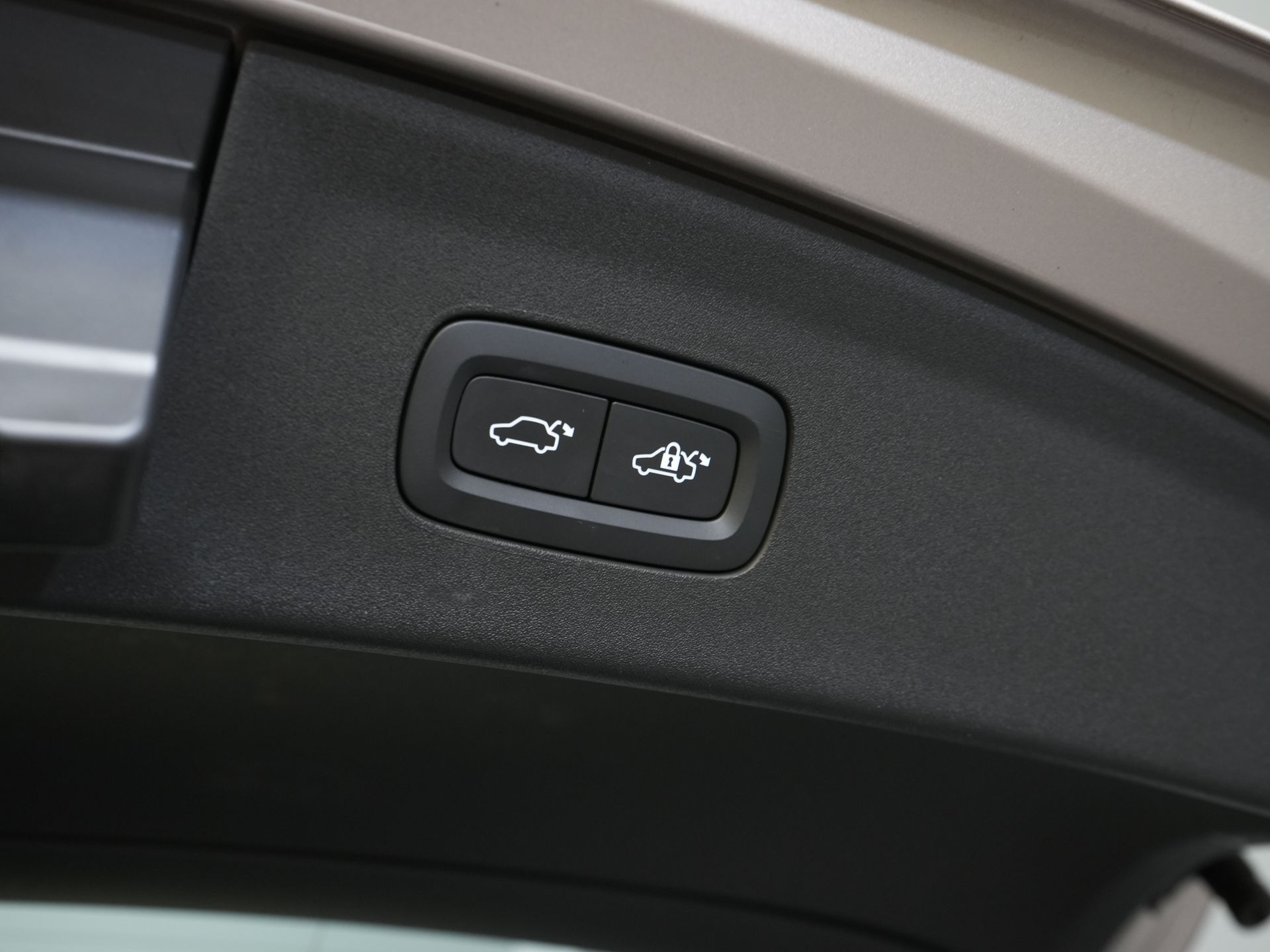 Polestar 2 Sedan Long Range 78 kWh 551 km WLTP LED/ Adapt.Cruise/ Memory/ Stoelverw./ 360 camera/ Carplay/ Navi/ Climate 15