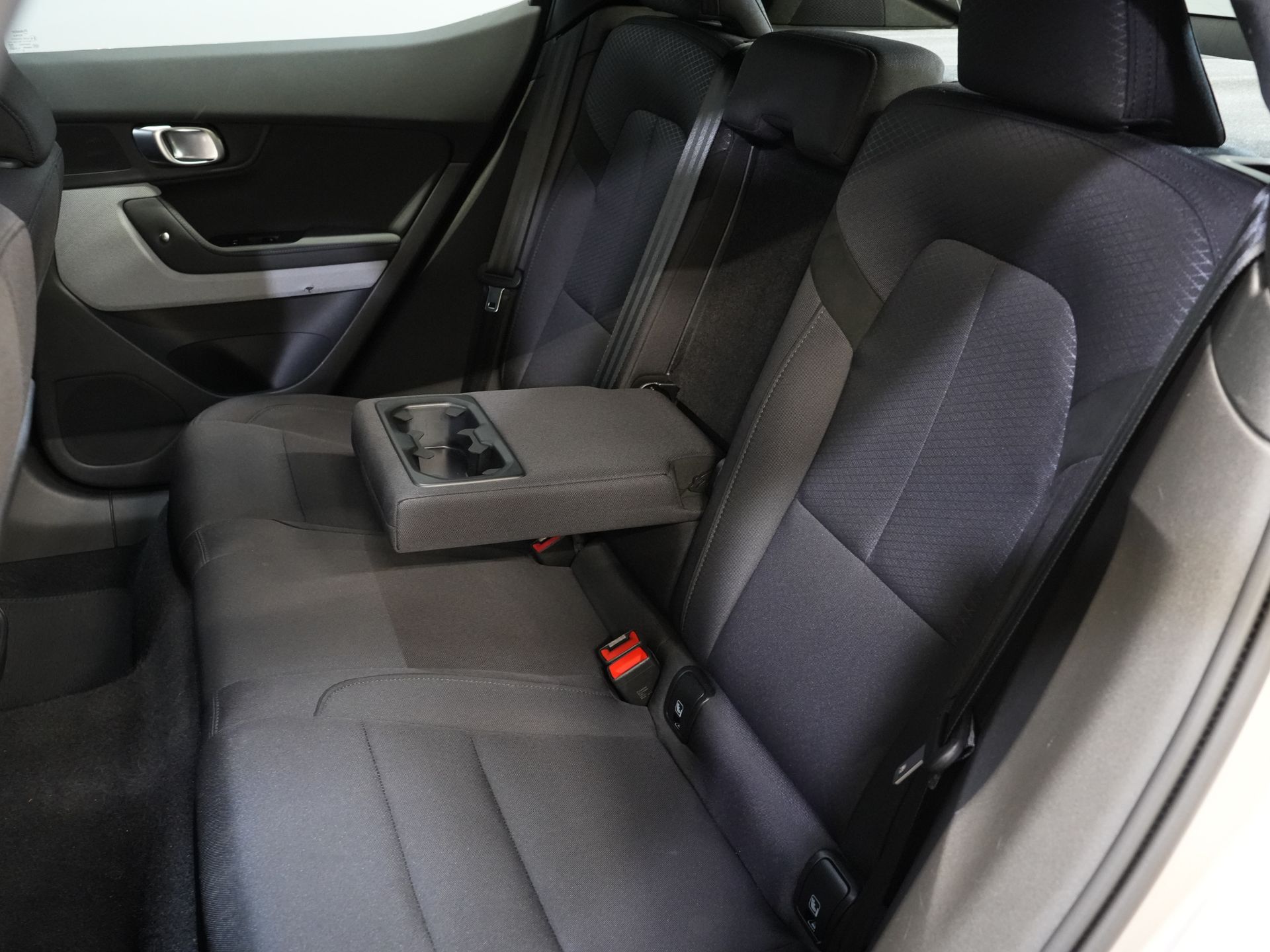 Polestar 2 Sedan Long Range 78 kWh 551 km WLTP LED/ Adapt.Cruise/ Memory/ Stoelverw./ 360 camera/ Carplay/ Navi/ Climate 17