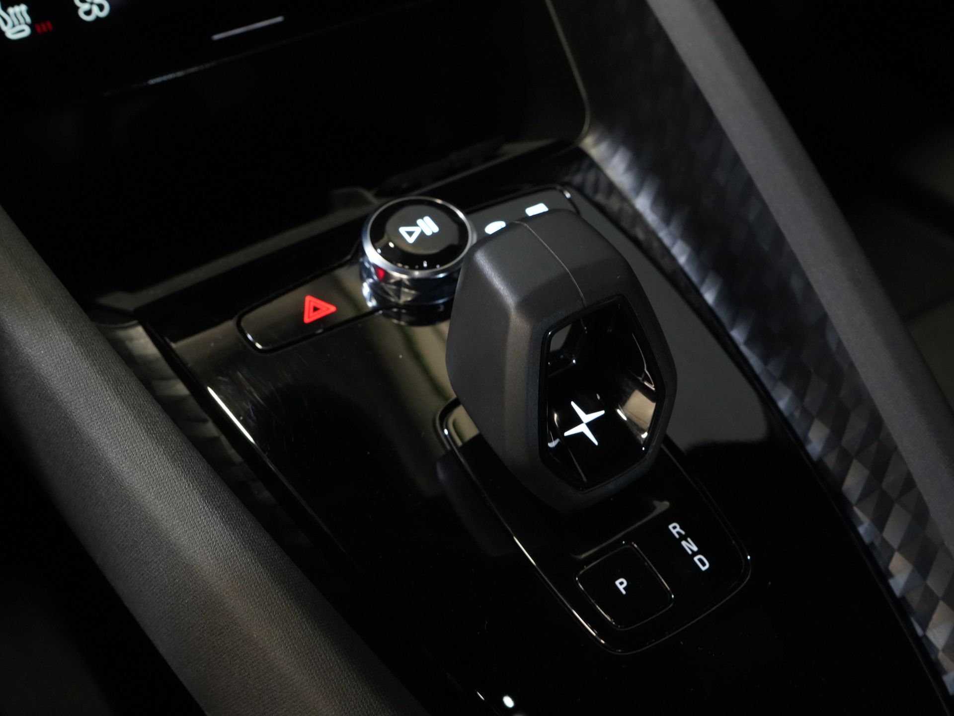 Polestar 2 Sedan Long Range 78 kWh 551 km WLTP LED/ Adapt.Cruise/ Memory/ Stoelverw./ 360 camera/ Carplay/ Navi/ Climate 22