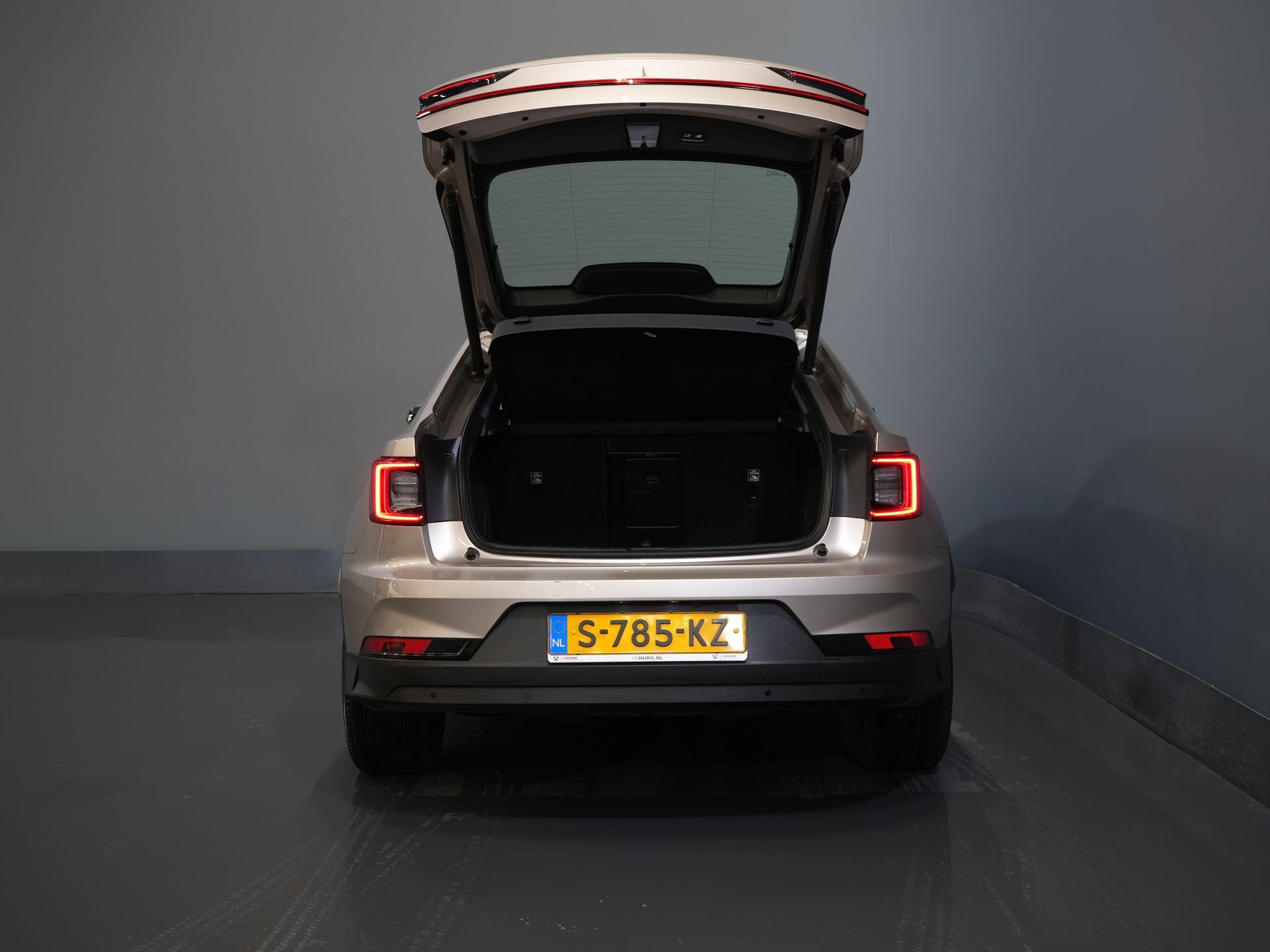 Polestar 2 Sedan Long Range 78 kWh 551 km WLTP LED/ Adapt.Cruise/ Memory/ Stoelverw./ 360 camera/ Carplay/ Navi/ Climate 4