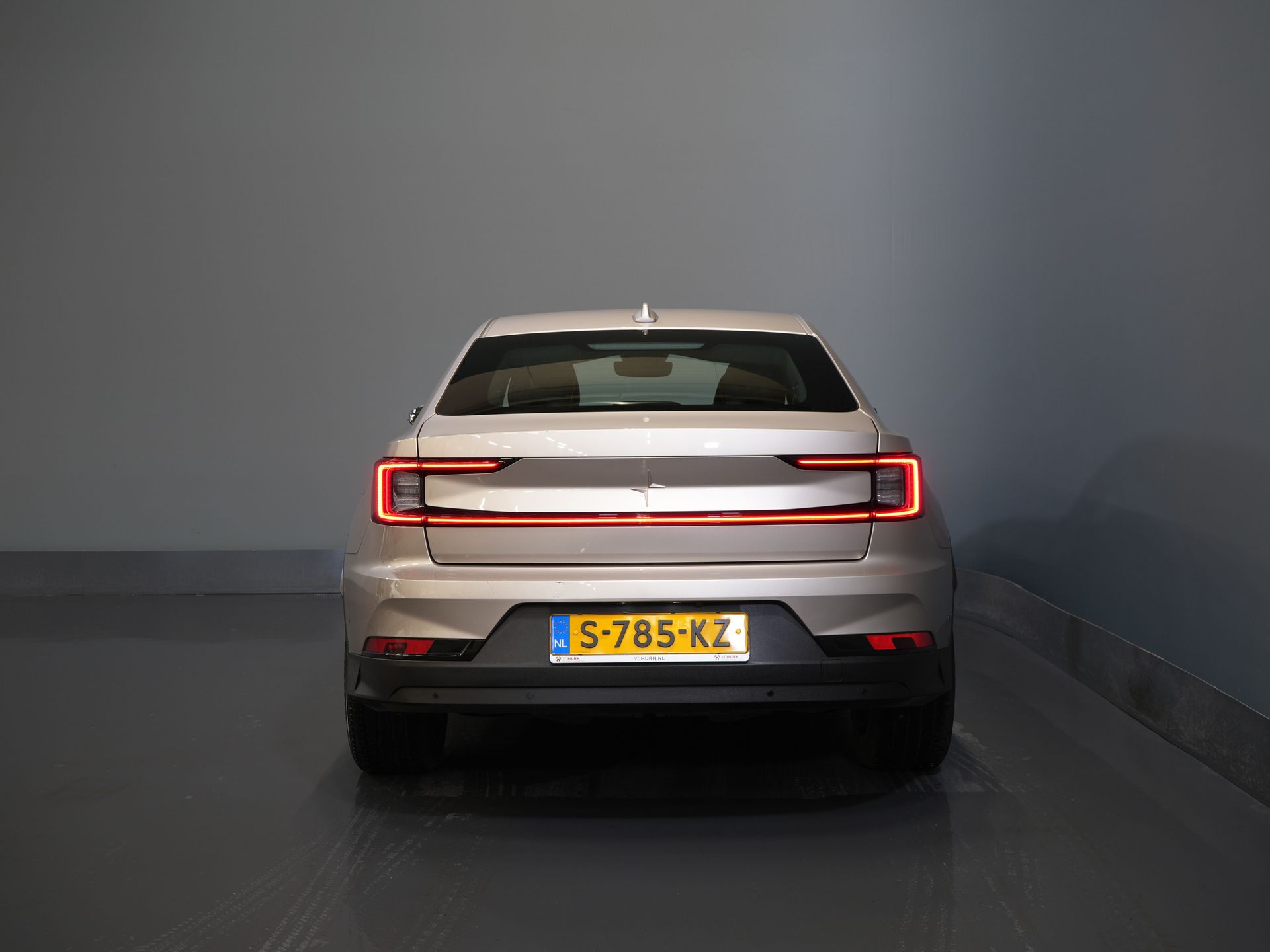 Polestar 2 Sedan Long Range 78 kWh 551 km WLTP LED/ Adapt.Cruise/ Memory/ Stoelverw./ 360 camera/ Carplay/ Navi/ Climate 5