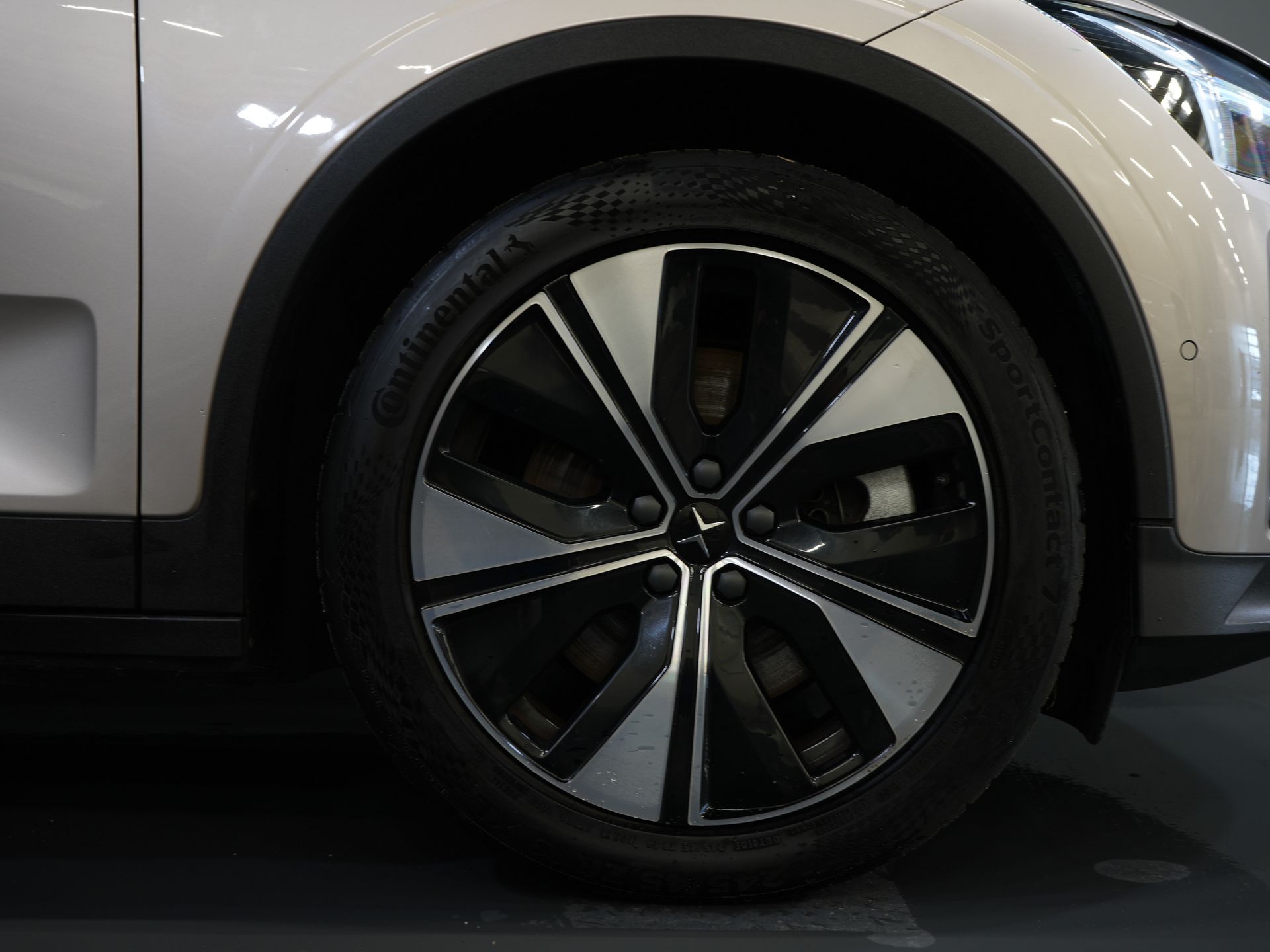 Polestar 2 Sedan Long Range 78 kWh 551 km WLTP LED/ Adapt.Cruise/ Memory/ Stoelverw./ 360 camera/ Carplay/ Navi/ Climate 8