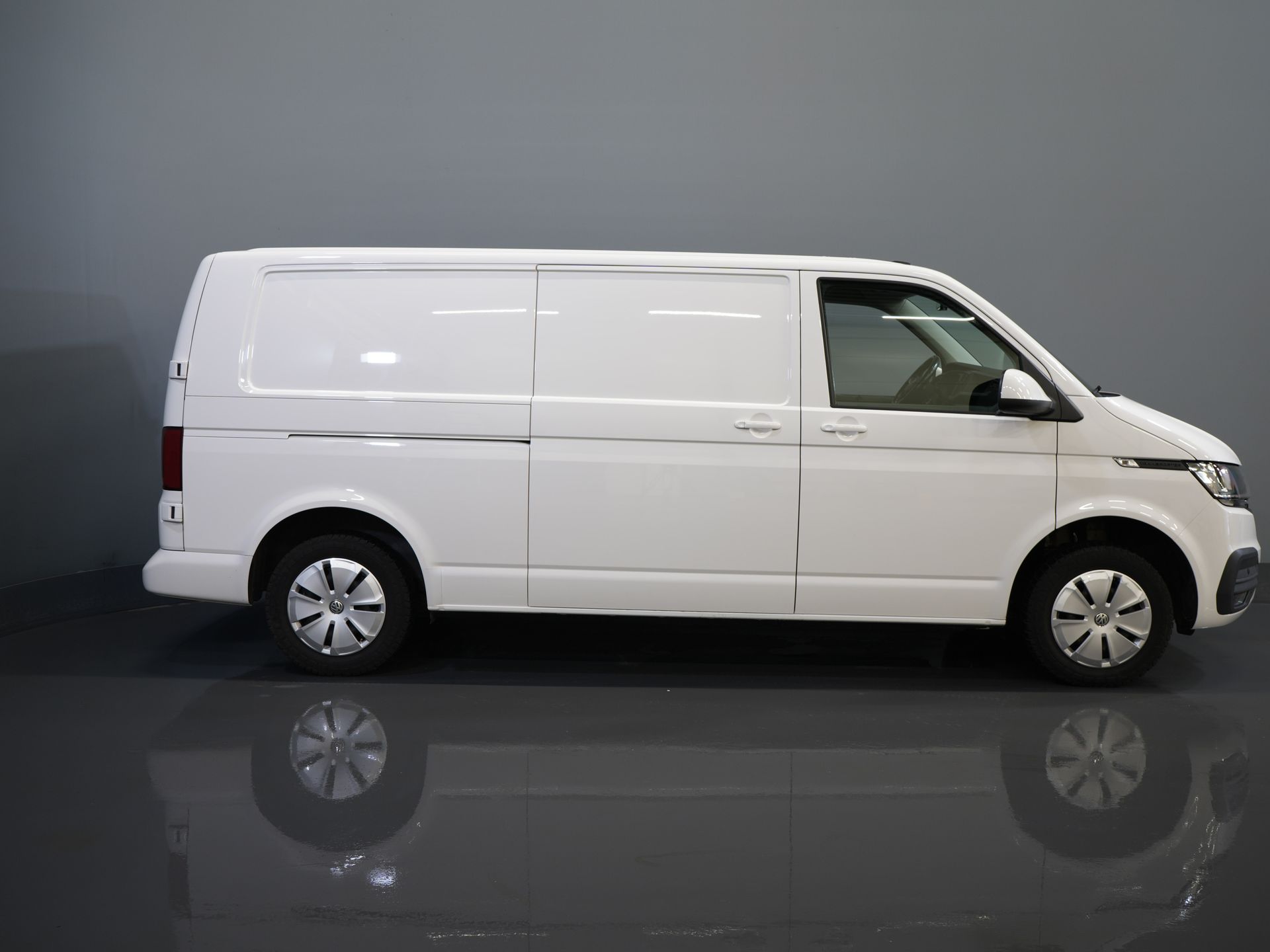 Volkswagen Transporter Bestelbus T6.1 2.0 TDI 150 pk DSG Aut. L2 BPM VRIJ! 2xSchuifdeur/ Carplay/ Camera/ Cruise/ PDC/ Airco 10