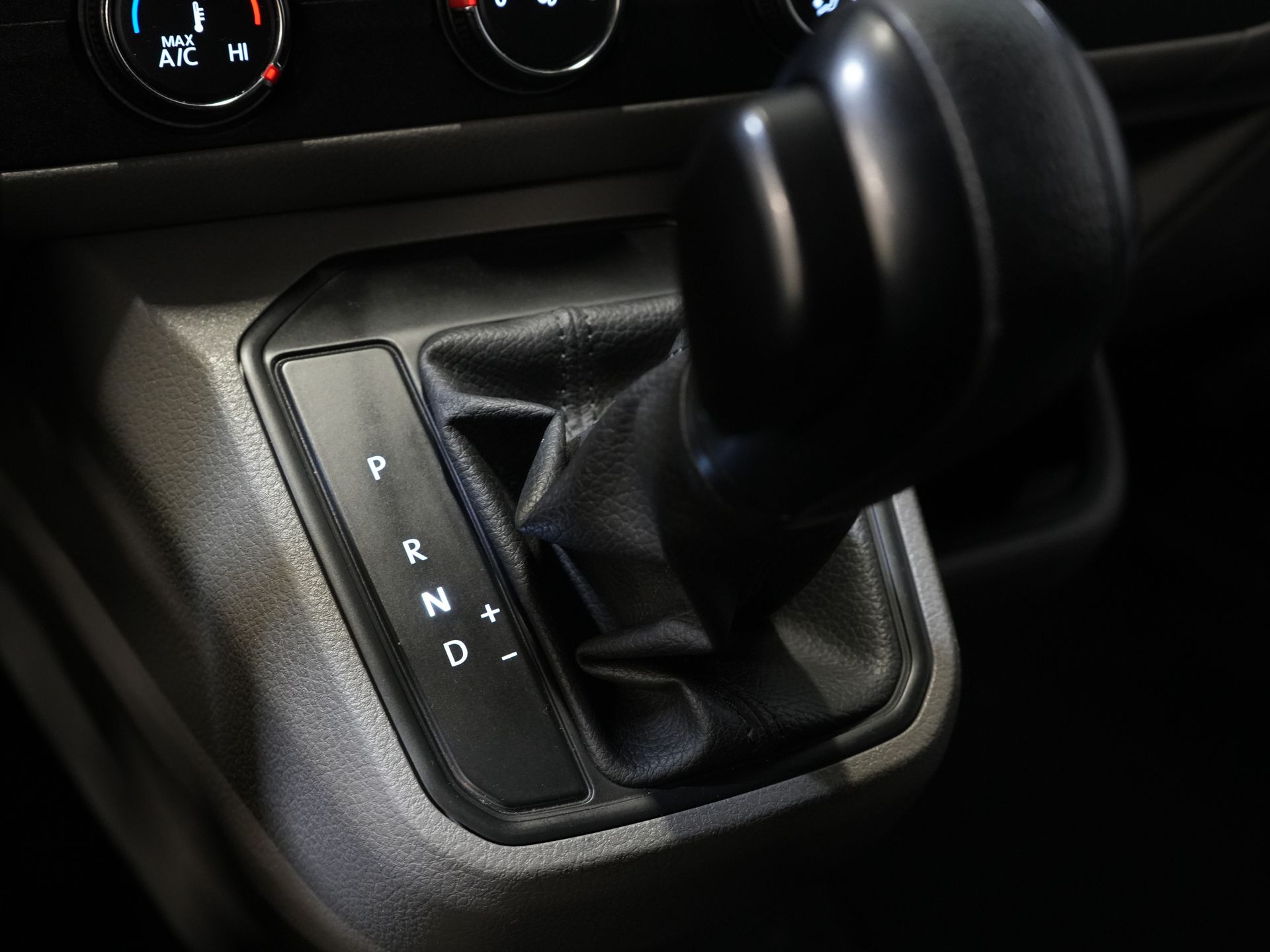 Volkswagen Transporter Bestelbus T6.1 2.0 TDI 150 pk DSG Aut. L2 BPM VRIJ! 2xSchuifdeur/ Carplay/ Camera/ Cruise/ PDC/ Airco 19