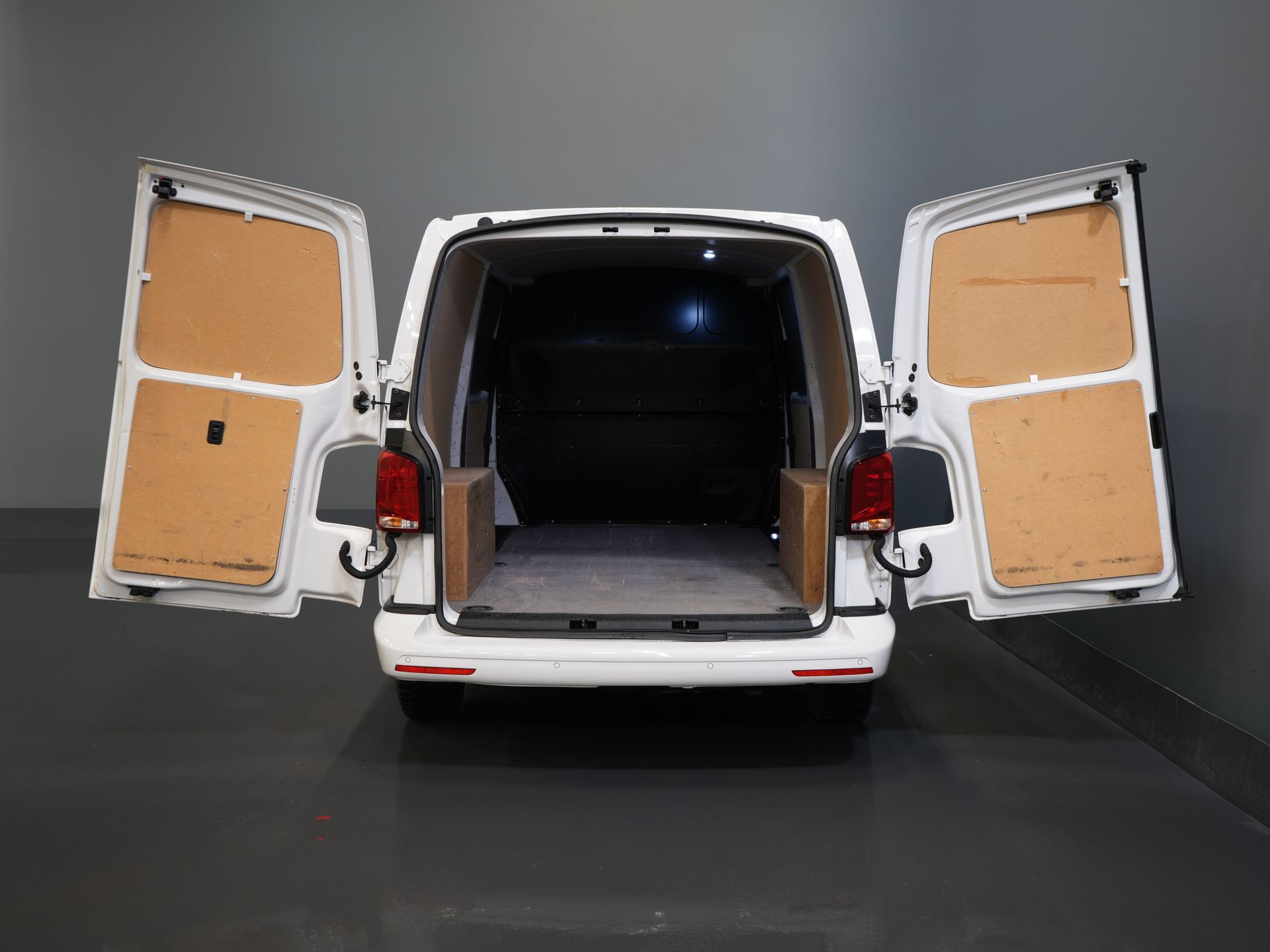 Volkswagen Transporter Bestelbus T6.1 2.0 TDI 150 pk DSG Aut. L2 BPM VRIJ! 2xSchuifdeur/ Carplay/ Camera/ Cruise/ PDC/ Airco 4