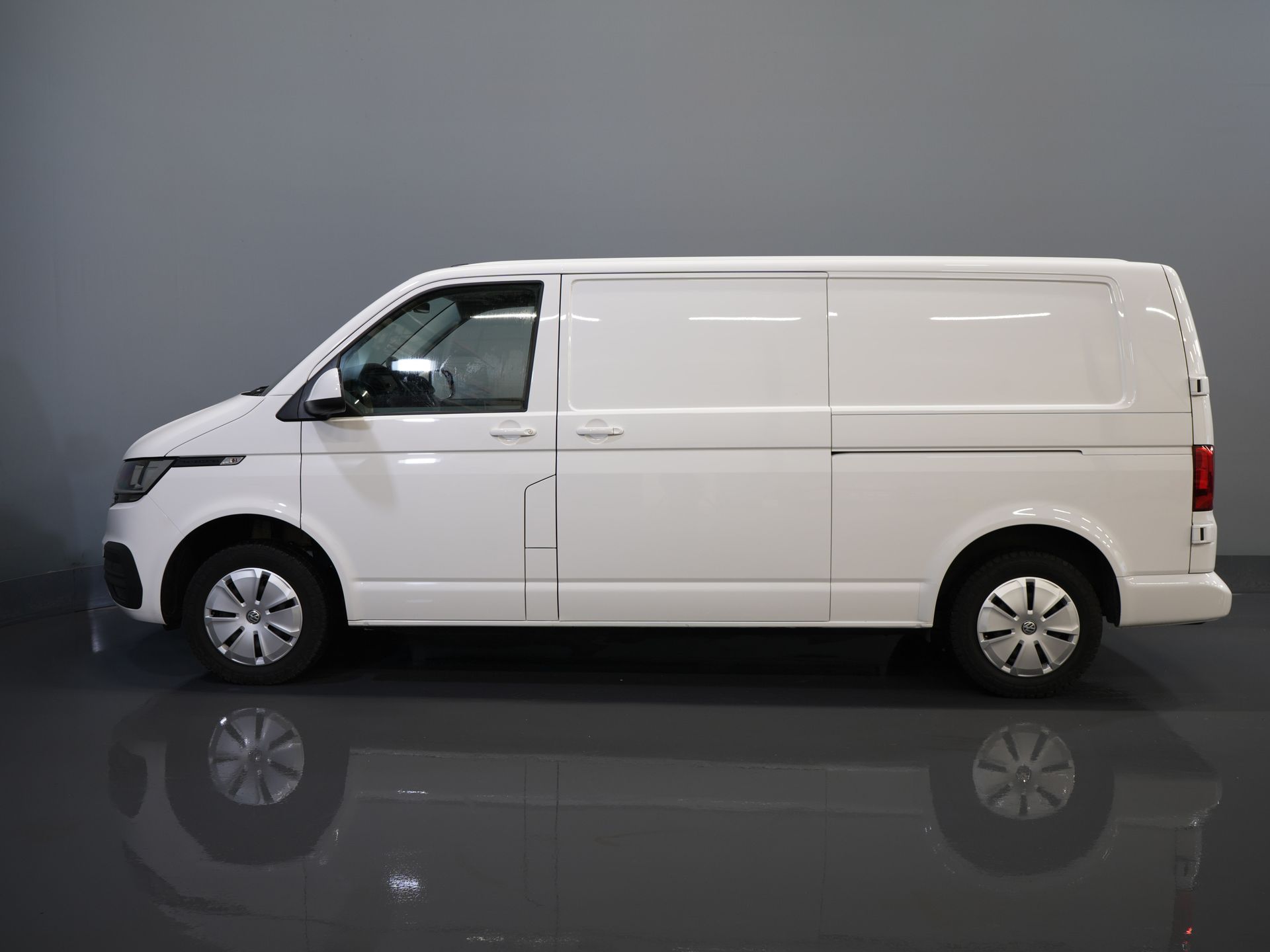 Volkswagen Transporter Bestelbus T6.1 2.0 TDI 150 pk DSG Aut. L2 BPM VRIJ! 2xSchuifdeur/ Carplay/ Camera/ Cruise/ PDC/ Airco 9