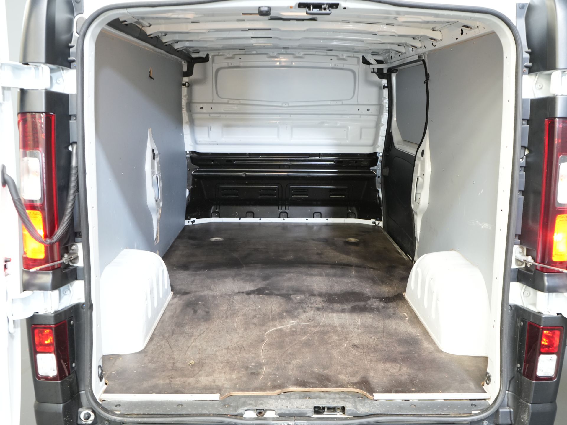 Renault Trafic Bestelbus 2.0 dCi 145pk L2 BPM VRIJ! 3 Pers./ Carplay/ Camera/ PDC/ Cruise/ Airco 14