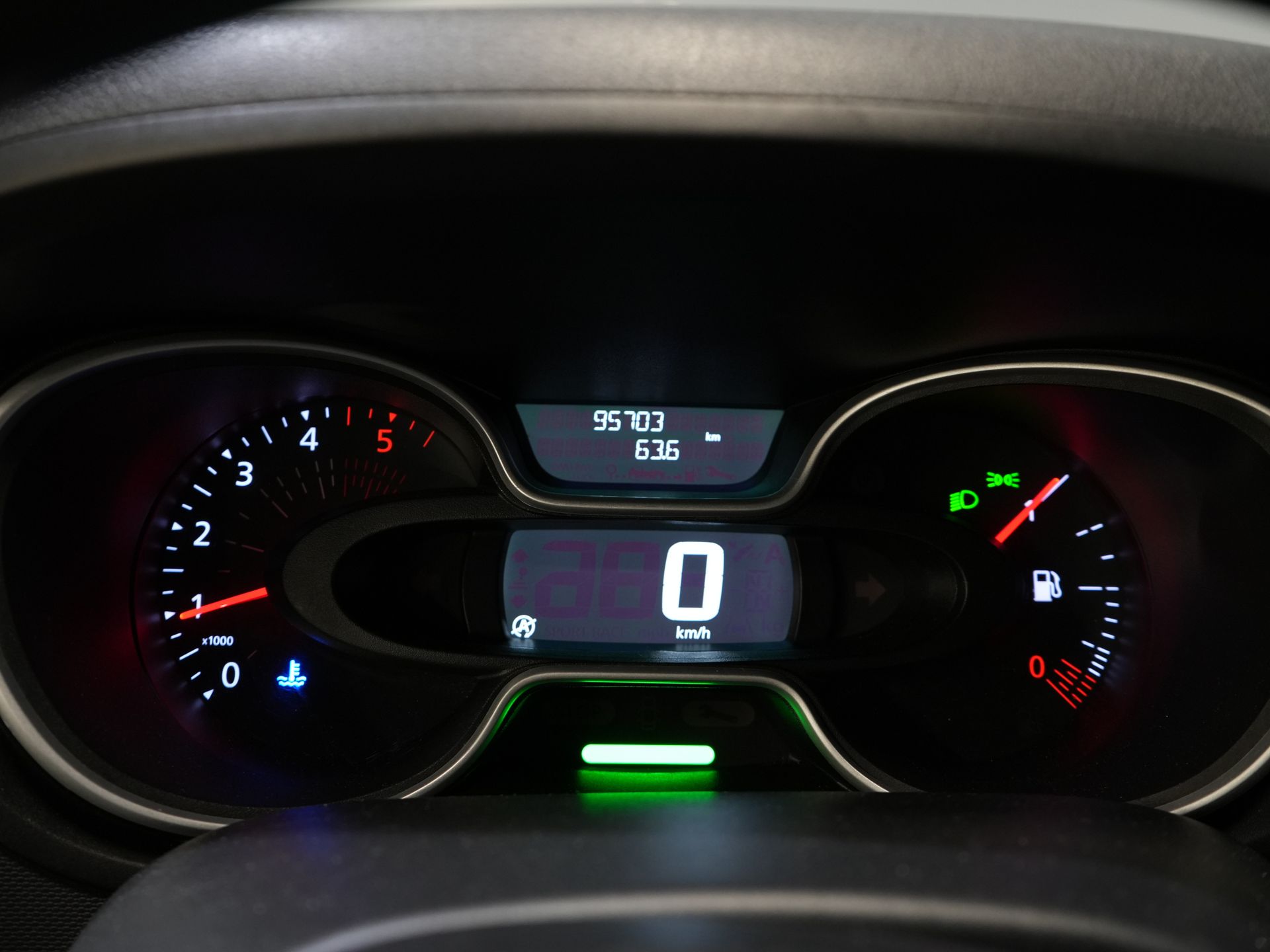 Renault Trafic Bestelbus 2.0 dCi 145pk L2 BPM VRIJ! 3 Pers./ Carplay/ Camera/ PDC/ Cruise/ Airco 17