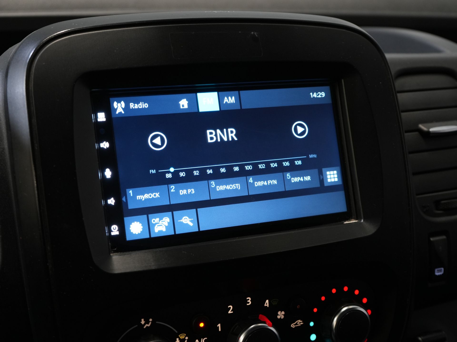 Renault Trafic Bestelbus 2.0 dCi 145pk L2 BPM VRIJ! 3 Pers./ Carplay/ Camera/ PDC/ Cruise/ Airco 20