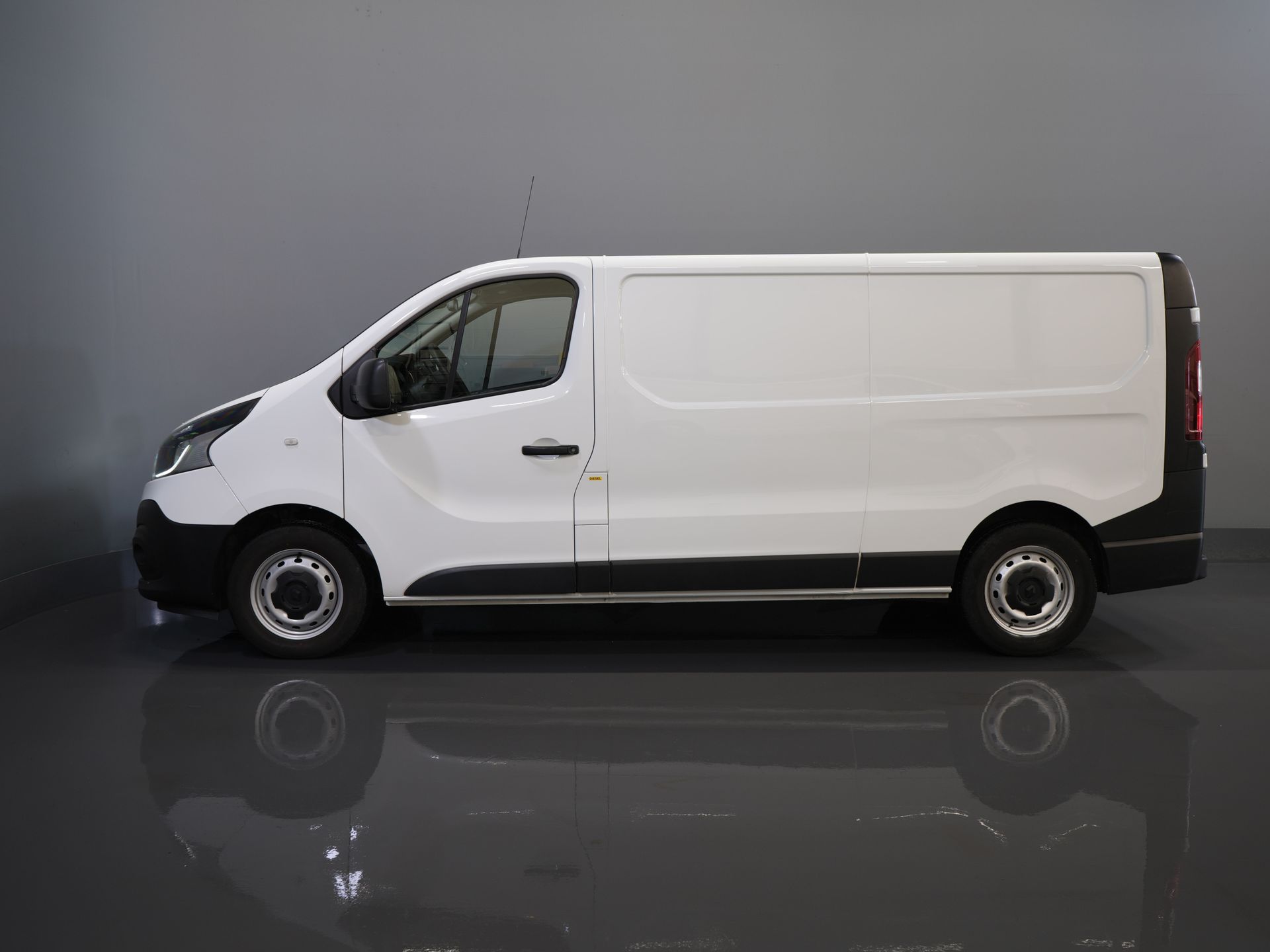 Renault Trafic Bestelbus 2.0 dCi 145pk L2 BPM VRIJ! 3 Pers./ Carplay/ Camera/ PDC/ Cruise/ Airco 9