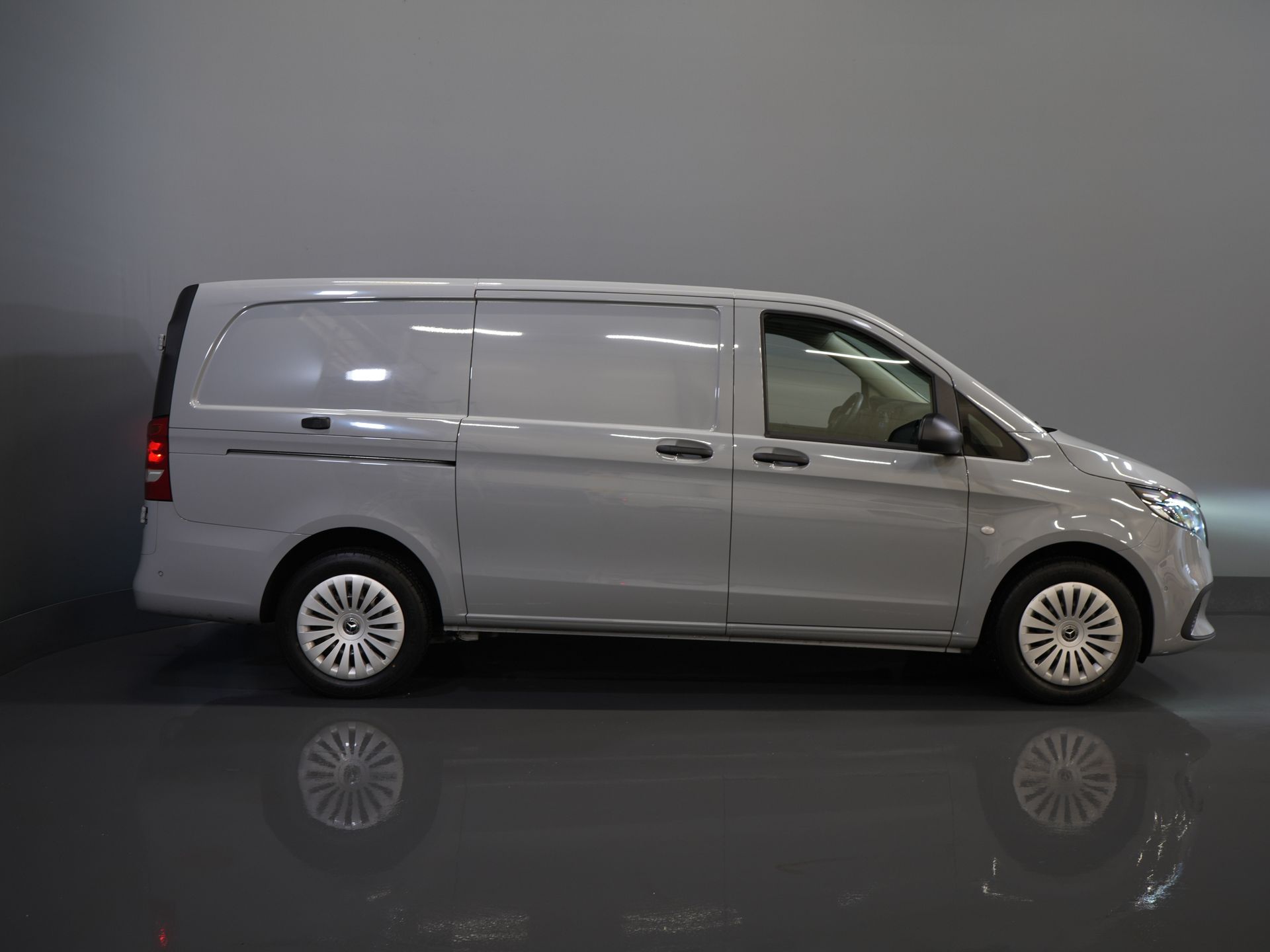 Mercedes-Benz Vito Bestelbus 116 CDI Aut. L2 BPM VRIJ! LED/ Stoelverw./ 270Gr.Deuren/ Camera/ Cruise/ PDC/ Trekhaak 10