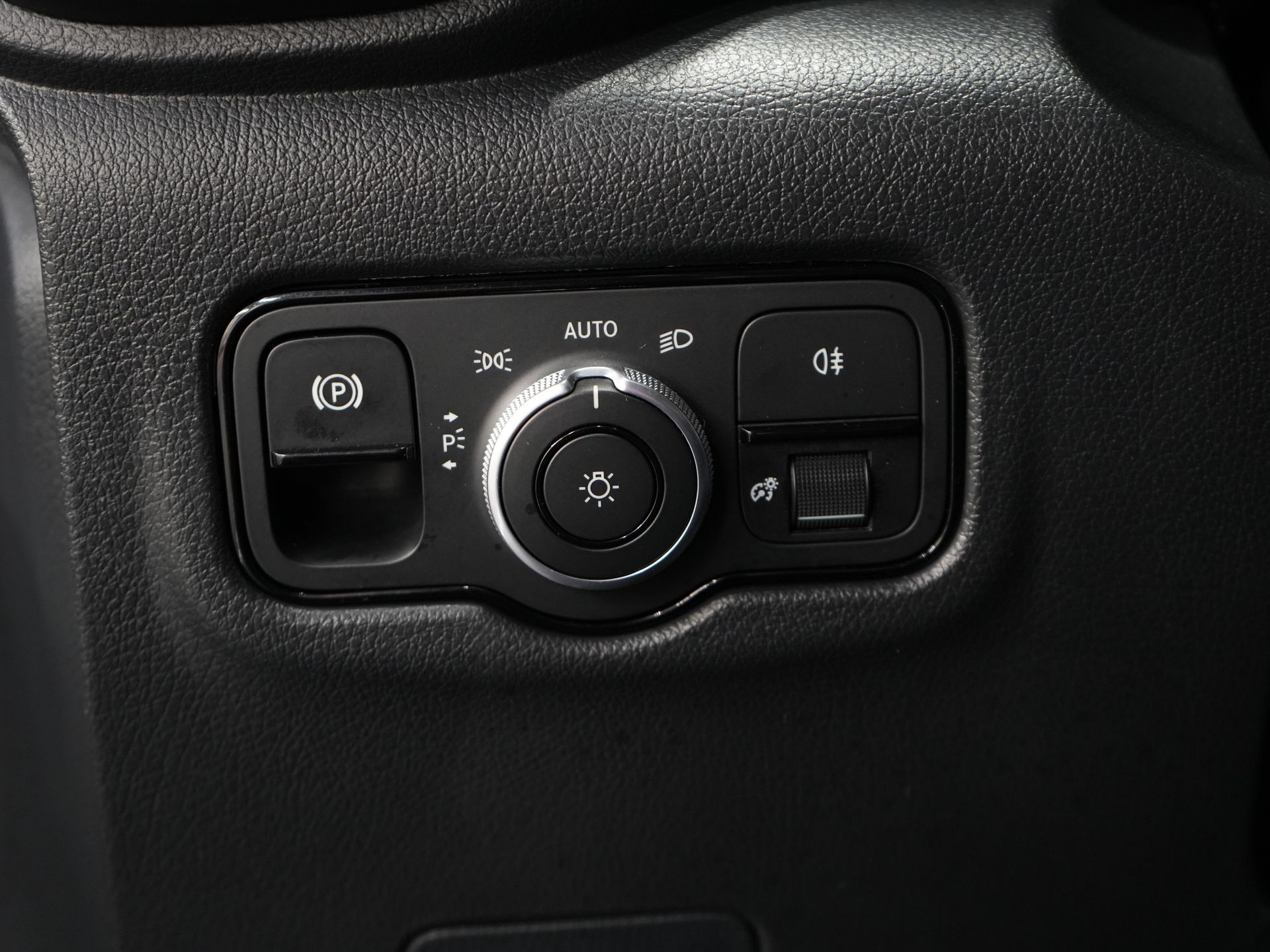 Mercedes-Benz Vito Bestelbus 116 CDI Aut. L2 BPM VRIJ! LED/ Stoelverw./ 270Gr.Deuren/ Camera/ Cruise/ PDC/ Trekhaak 18