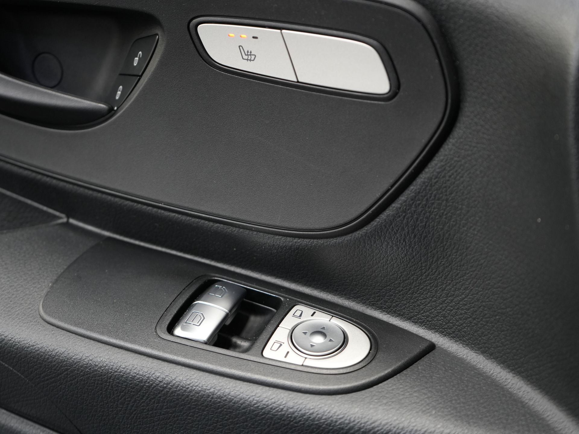 Mercedes-Benz Vito Bestelbus 116 CDI Aut. L2 BPM VRIJ! LED/ Stoelverw./ 270Gr.Deuren/ Camera/ Cruise/ PDC/ Trekhaak 19