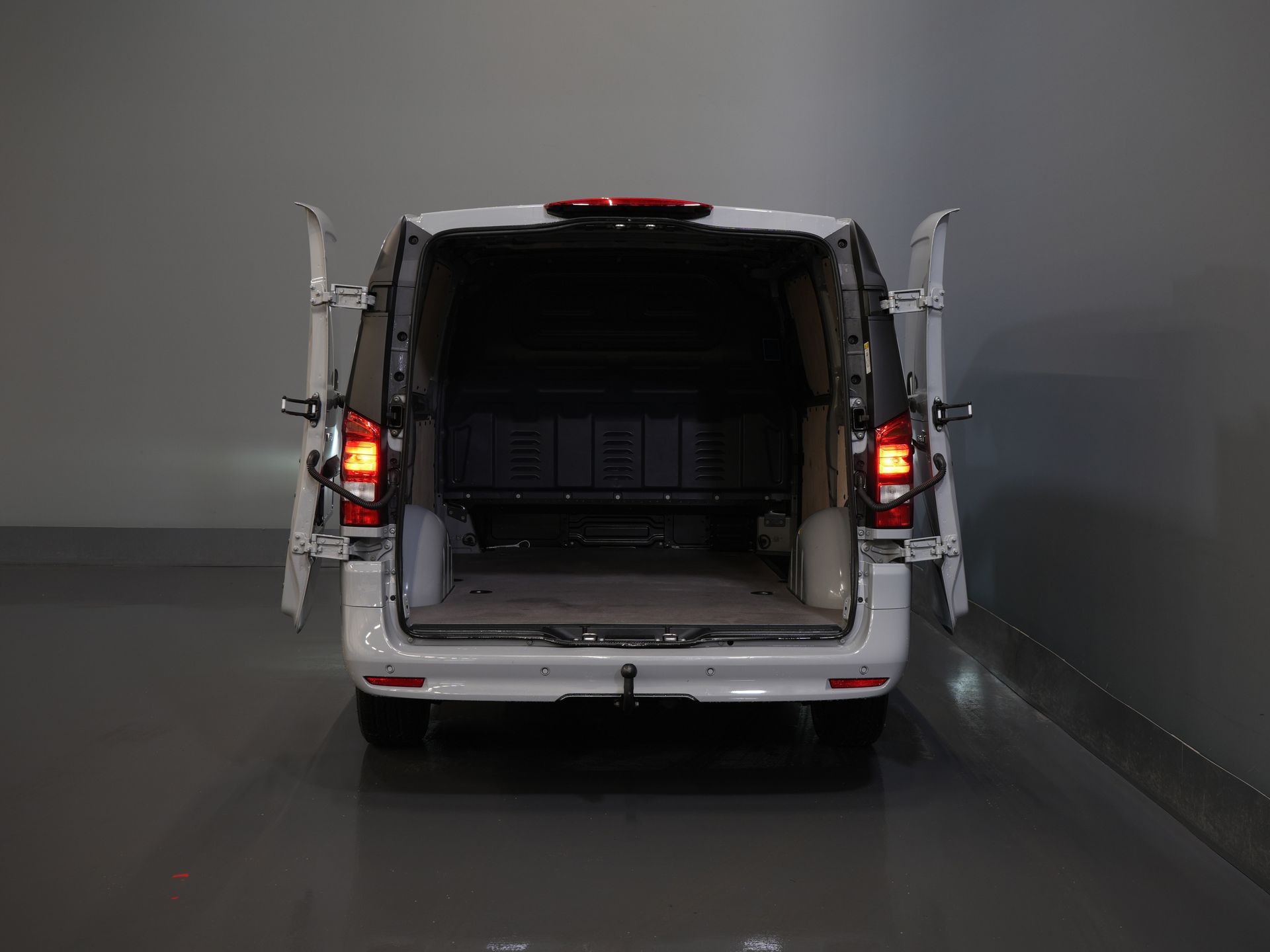 Mercedes-Benz Vito Bestelbus 116 CDI Aut. L2 BPM VRIJ! LED/ Stoelverw./ 270Gr.Deuren/ Camera/ Cruise/ PDC/ Trekhaak 4