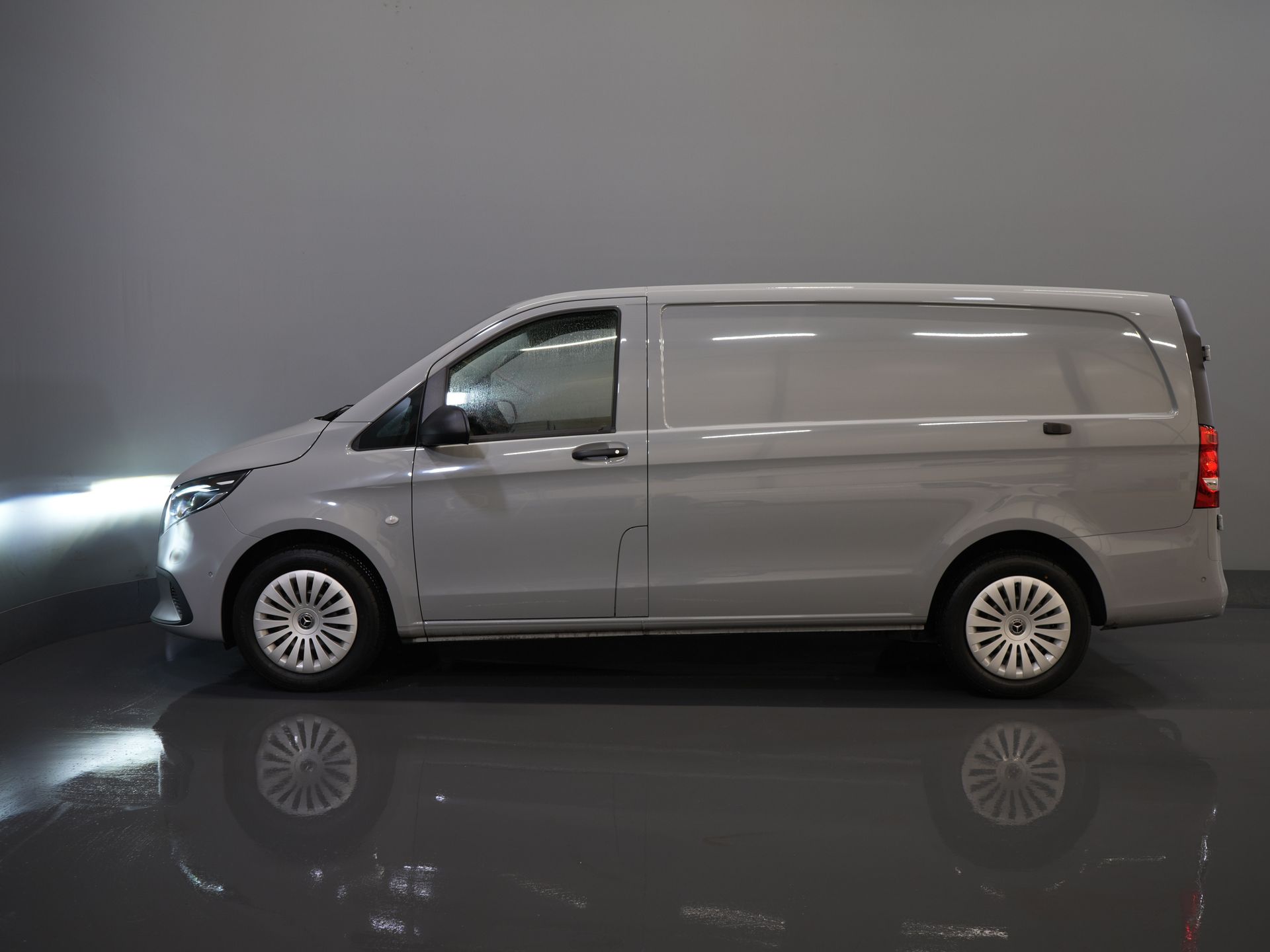 Mercedes-Benz Vito Bestelbus 116 CDI Aut. L2 BPM VRIJ! LED/ Stoelverw./ 270Gr.Deuren/ Camera/ Cruise/ PDC/ Trekhaak 9