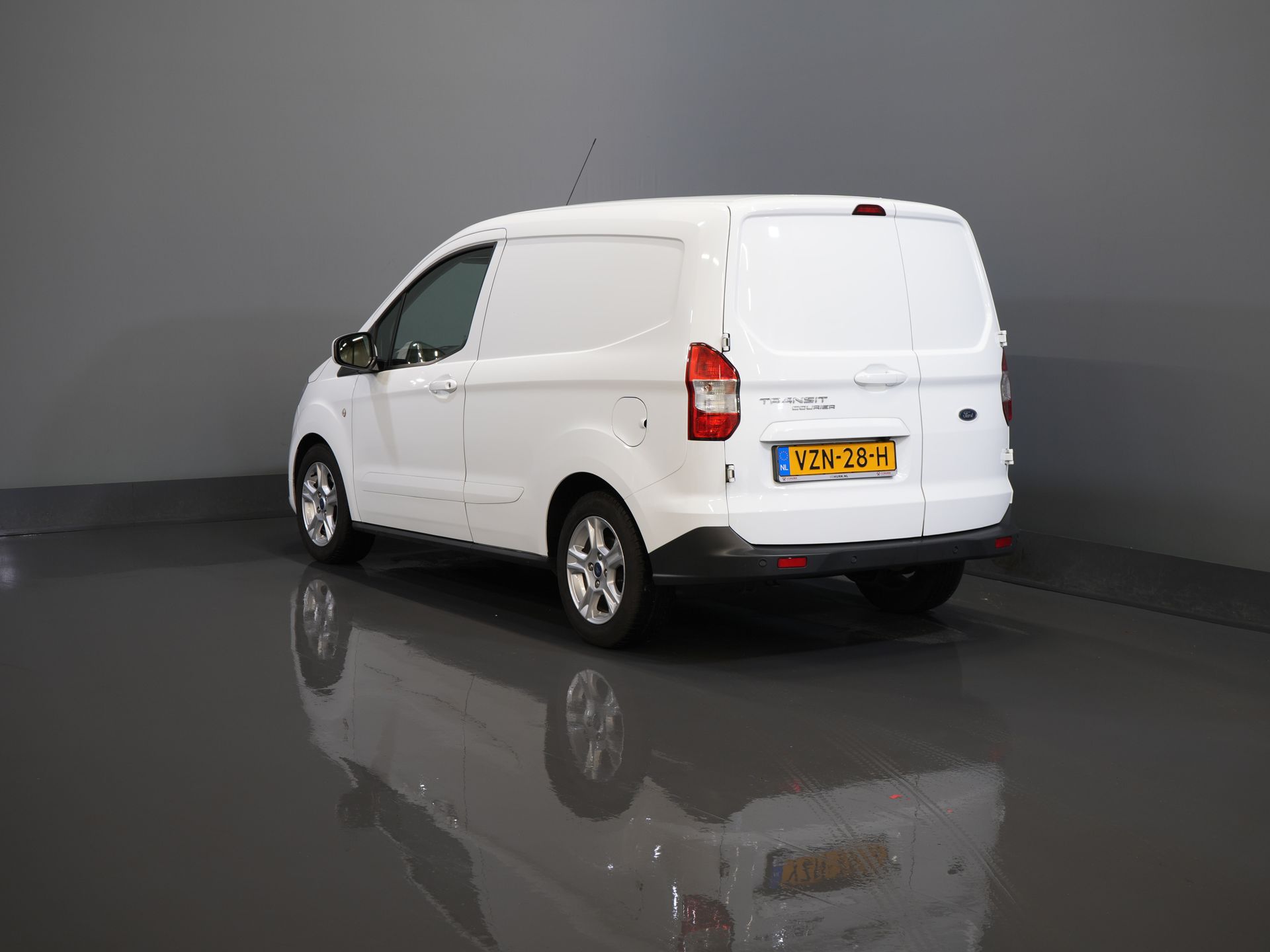 Ford Transit Courier Bestelbus 1.0 EcoBoost Limited BENZINE BPM VRIJ! Carplay/ Camera/ Climate/ Cruise/ PDC/ LMV/ DAB 1