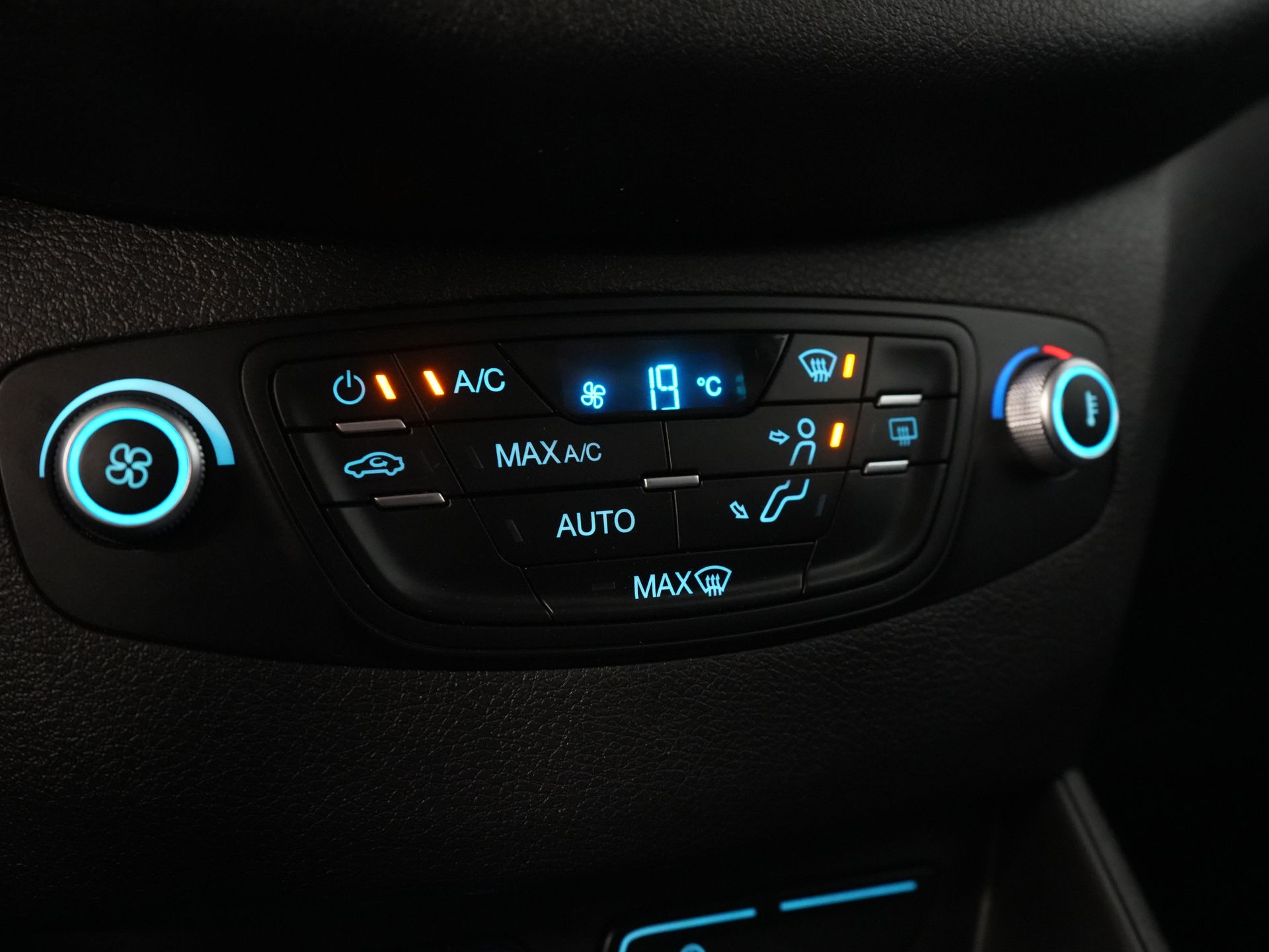 Ford Transit Courier Bestelbus 1.0 EcoBoost Limited BENZINE BPM VRIJ! Carplay/ Camera/ Climate/ Cruise/ PDC/ LMV/ DAB 19