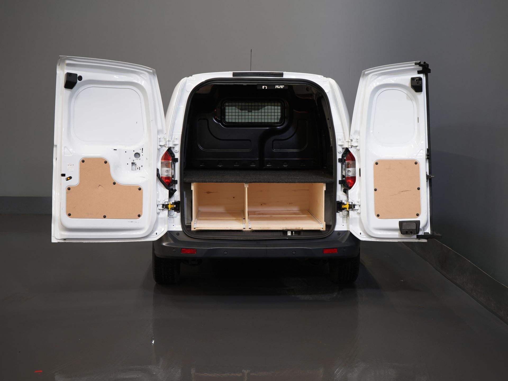 Ford Transit Courier Bestelbus 1.0 EcoBoost Limited BENZINE BPM VRIJ! Carplay/ Camera/ Climate/ Cruise/ PDC/ LMV/ DAB 4