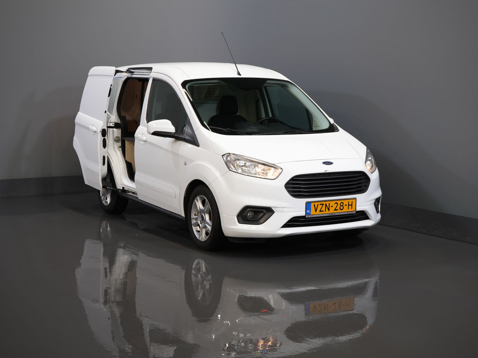 Ford Transit Courier Bestelbus 1.0 EcoBoost Limited BENZINE BPM VRIJ! Carplay/ Camera/ Climate/ Cruise/ PDC/ LMV/ DAB 8