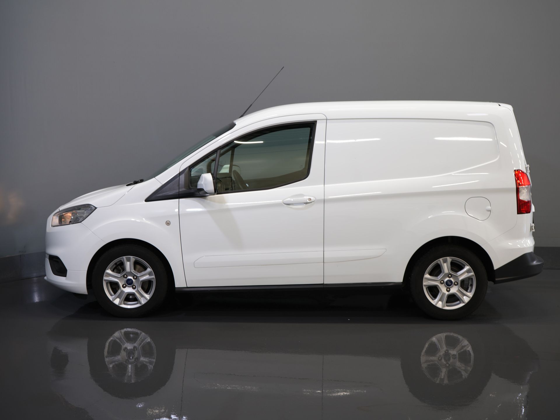 Ford Transit Courier Bestelbus 1.0 EcoBoost Limited BENZINE BPM VRIJ! Carplay/ Camera/ Climate/ Cruise/ PDC/ LMV/ DAB 9