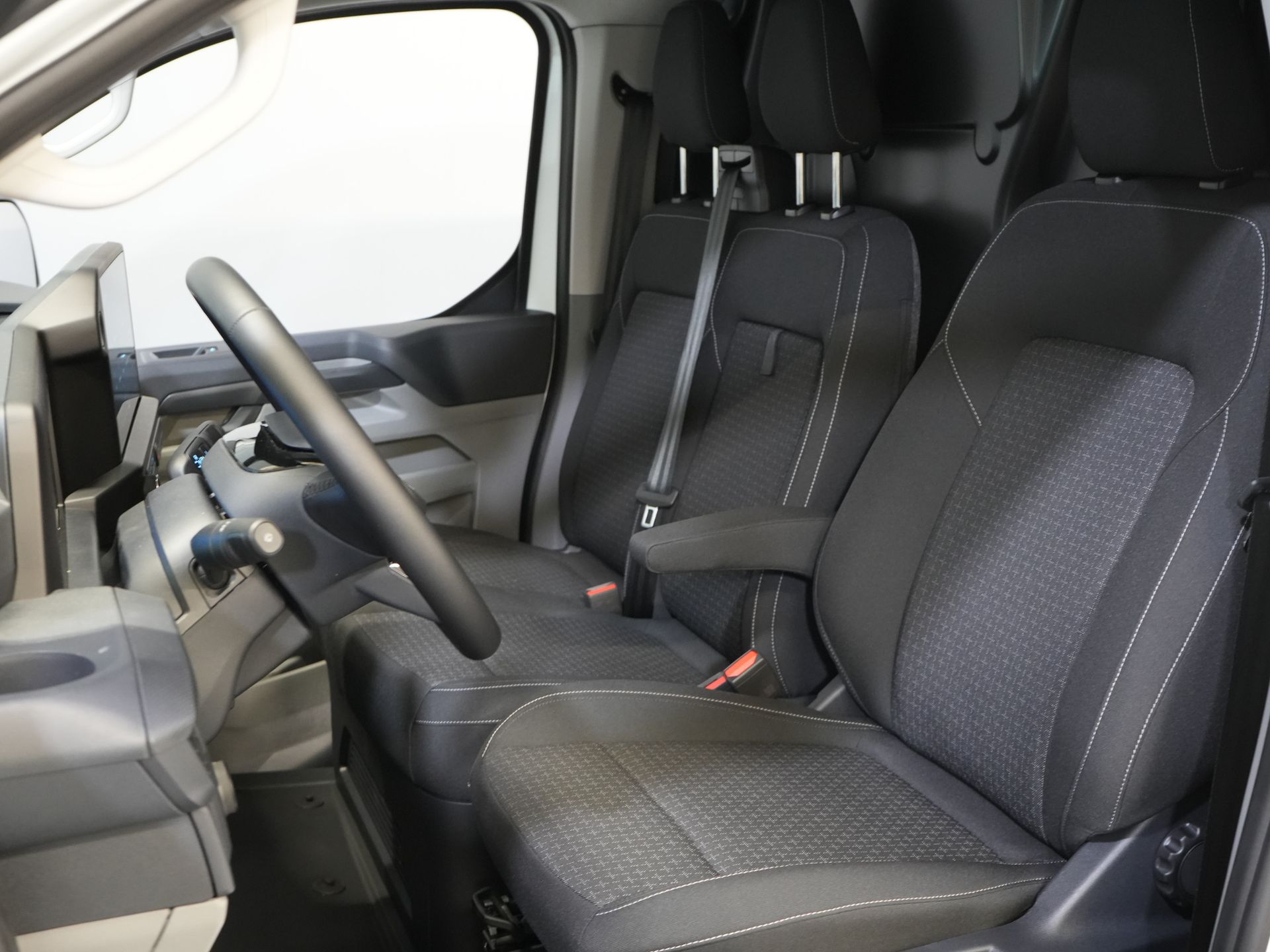 Ford E-Transit Custom Bestelbus 320 Trend 65 kWh 330 km WLTP LED/ Snellader/ 2.3t Trekverm./ Stuurverw./ Stoelverw./ Carplay/ Climate/ Camera/ PDC/ Cruise 11