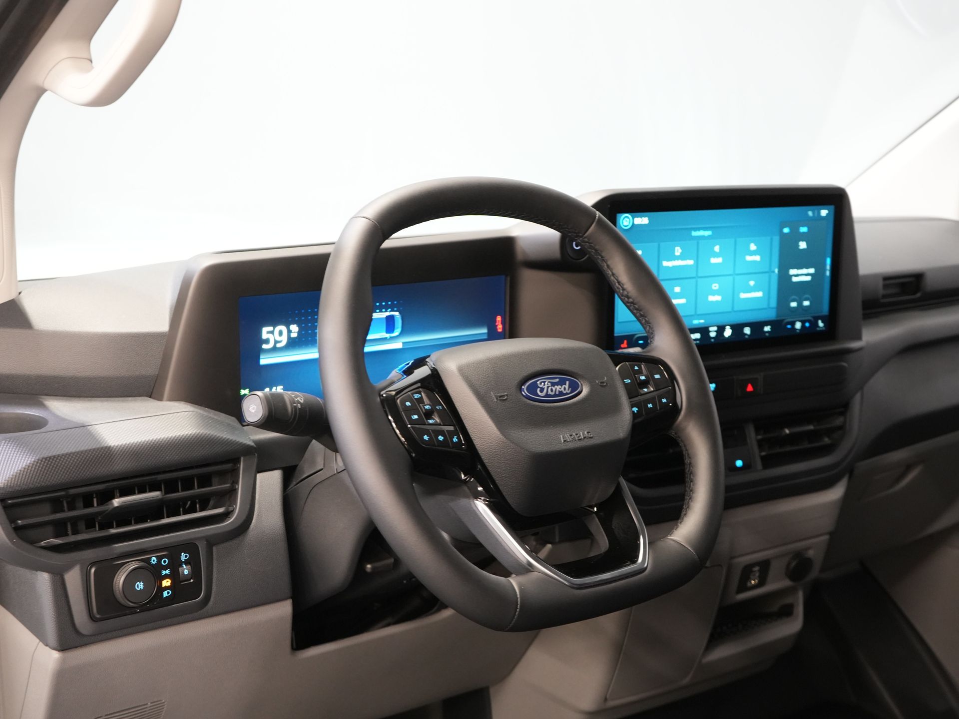 Ford E-Transit Custom Bestelbus 320 Trend 65 kWh 330 km WLTP LED/ Snellader/ 2.3t Trekverm./ Stuurverw./ Stoelverw./ Carplay/ Climate/ Camera/ PDC/ Cruise 13