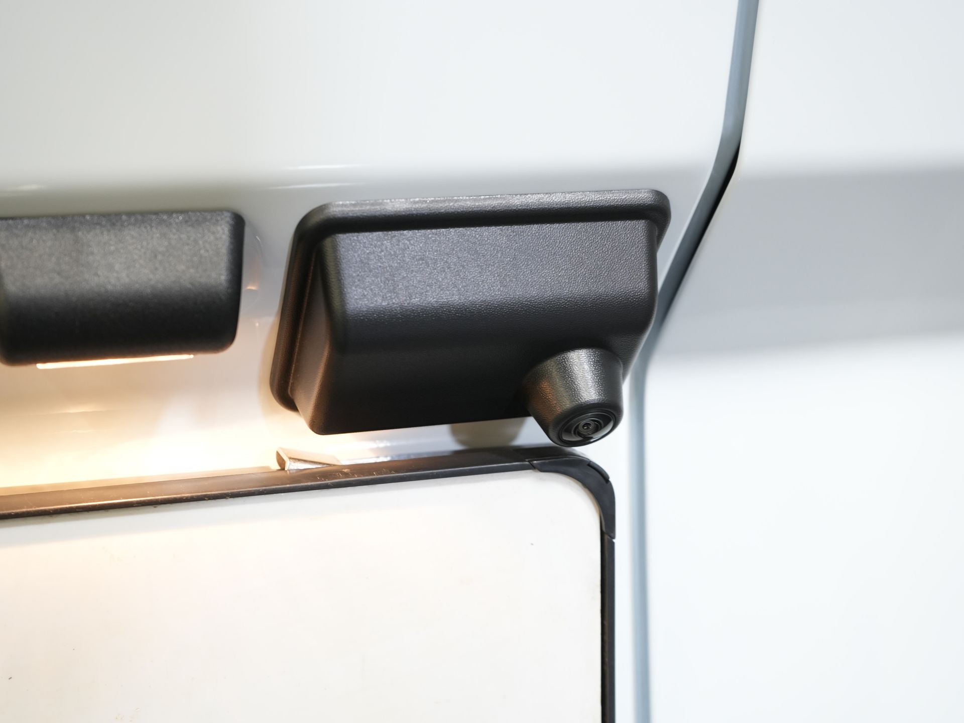 Ford E-Transit Custom Bestelbus 320 Trend 65 kWh 330 km WLTP LED/ Snellader/ 2.3t Trekverm./ Stuurverw./ Stoelverw./ Carplay/ Climate/ Camera/ PDC/ Cruise 15