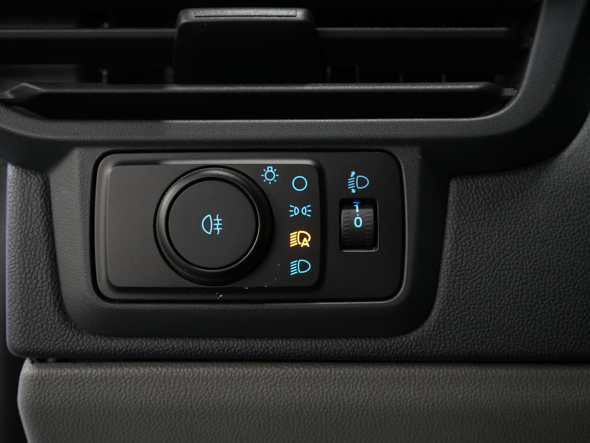 Ford E-Transit Custom Bestelbus 320 Trend 65 kWh 330 km WLTP LED/ Snellader/ 2.3t Trekverm./ Stuurverw./ Stoelverw./ Carplay/ Climate/ Camera/ PDC/ Cruise 17