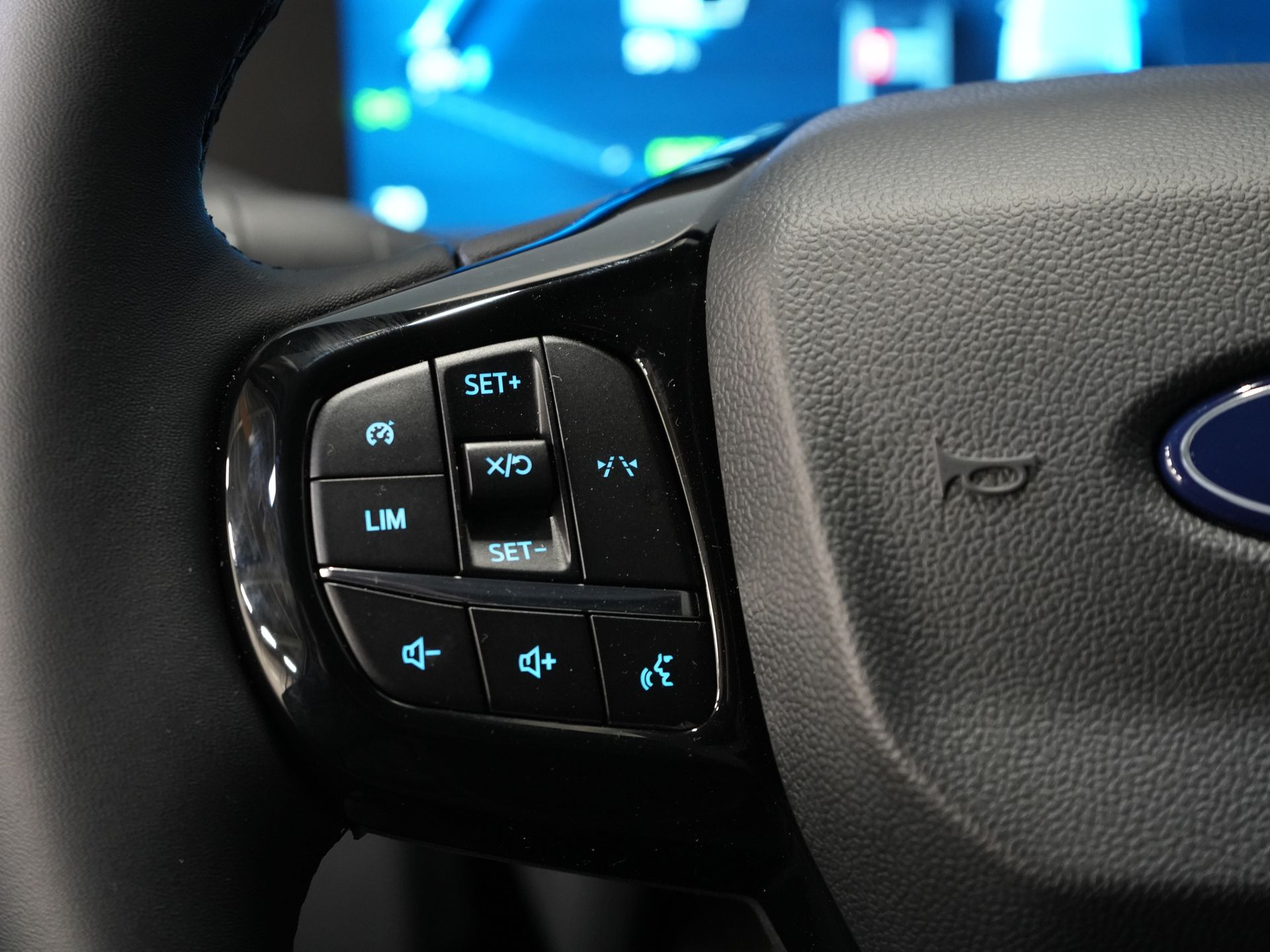 Ford E-Transit Custom Bestelbus 320 Trend 65 kWh 330 km WLTP LED/ Snellader/ 2.3t Trekverm./ Stuurverw./ Stoelverw./ Carplay/ Climate/ Camera/ PDC/ Cruise 18