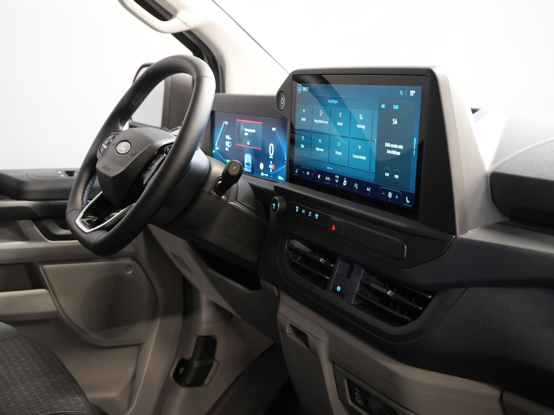 Ford E-Transit Custom Bestelbus 320 Trend 65 kWh 330 km WLTP LED/ Snellader/ 2.3t Trekverm./ Stuurverw./ Stoelverw./ Carplay/ Climate/ Camera/ PDC/ Cruise 2