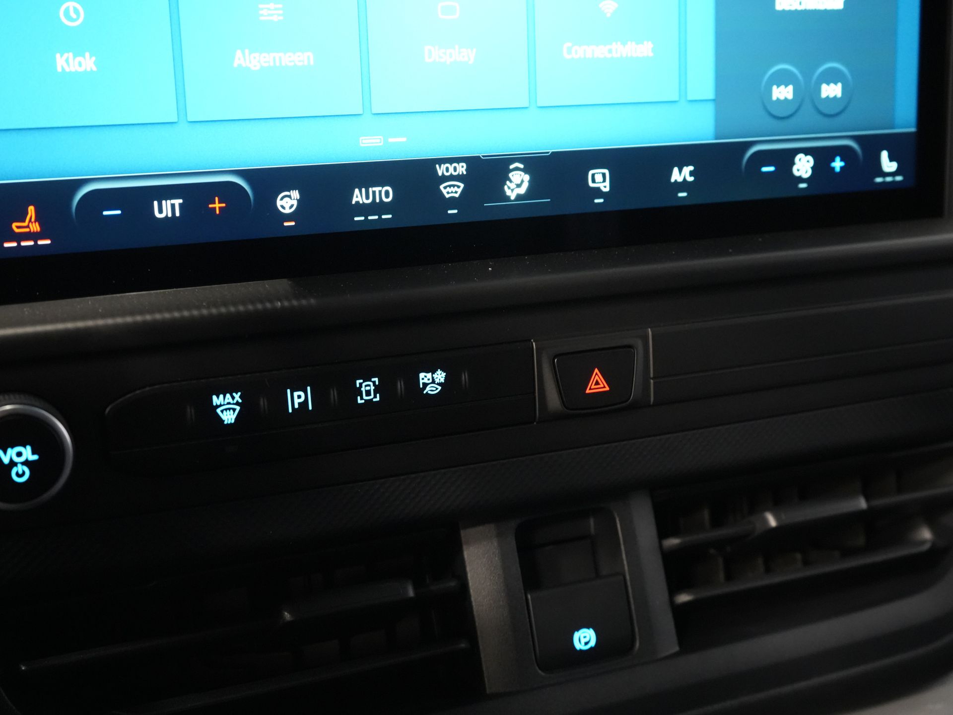 Ford E-Transit Custom Bestelbus 320 Trend 65 kWh 330 km WLTP LED/ Snellader/ 2.3t Trekverm./ Stuurverw./ Stoelverw./ Carplay/ Climate/ Camera/ PDC/ Cruise 20