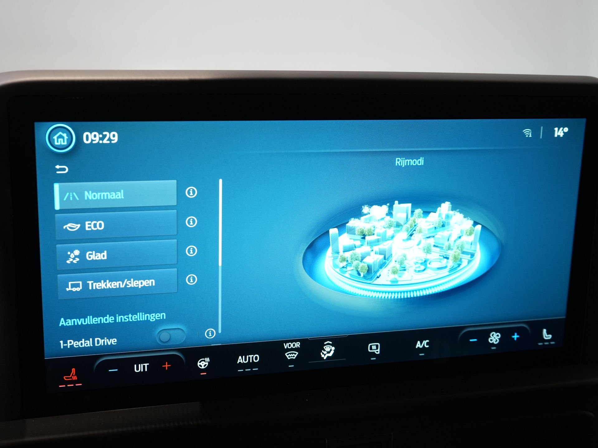 Ford E-Transit Custom Bestelbus 320 Trend 65 kWh 330 km WLTP LED/ Snellader/ 2.3t Trekverm./ Stuurverw./ Stoelverw./ Carplay/ Climate/ Camera/ PDC/ Cruise 23