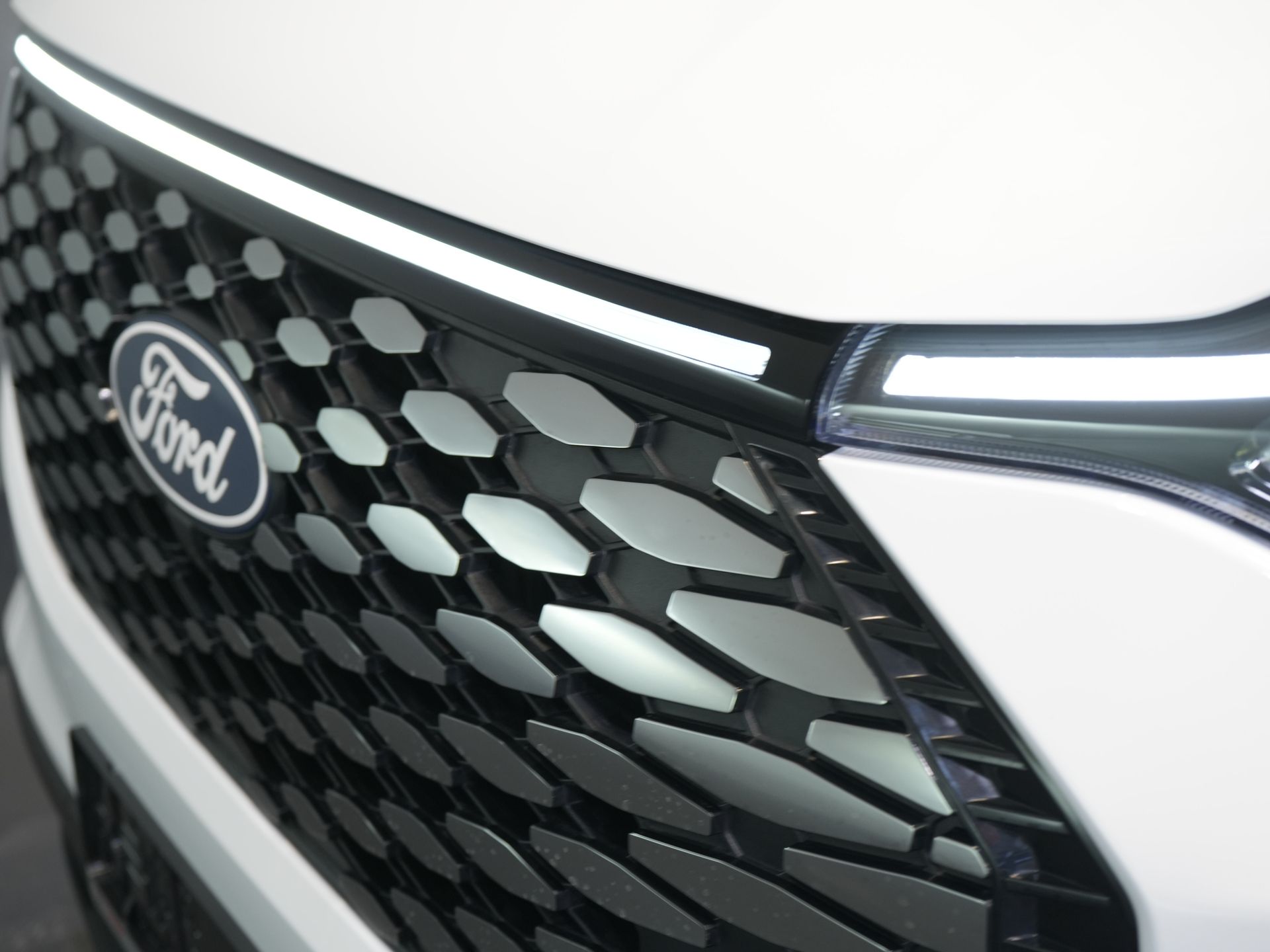 Ford E-Transit Custom Bestelbus 320 Trend 65 kWh 330 km WLTP LED/ Snellader/ 2.3t Trekverm./ Stuurverw./ Stoelverw./ Carplay/ Climate/ Camera/ PDC/ Cruise 28