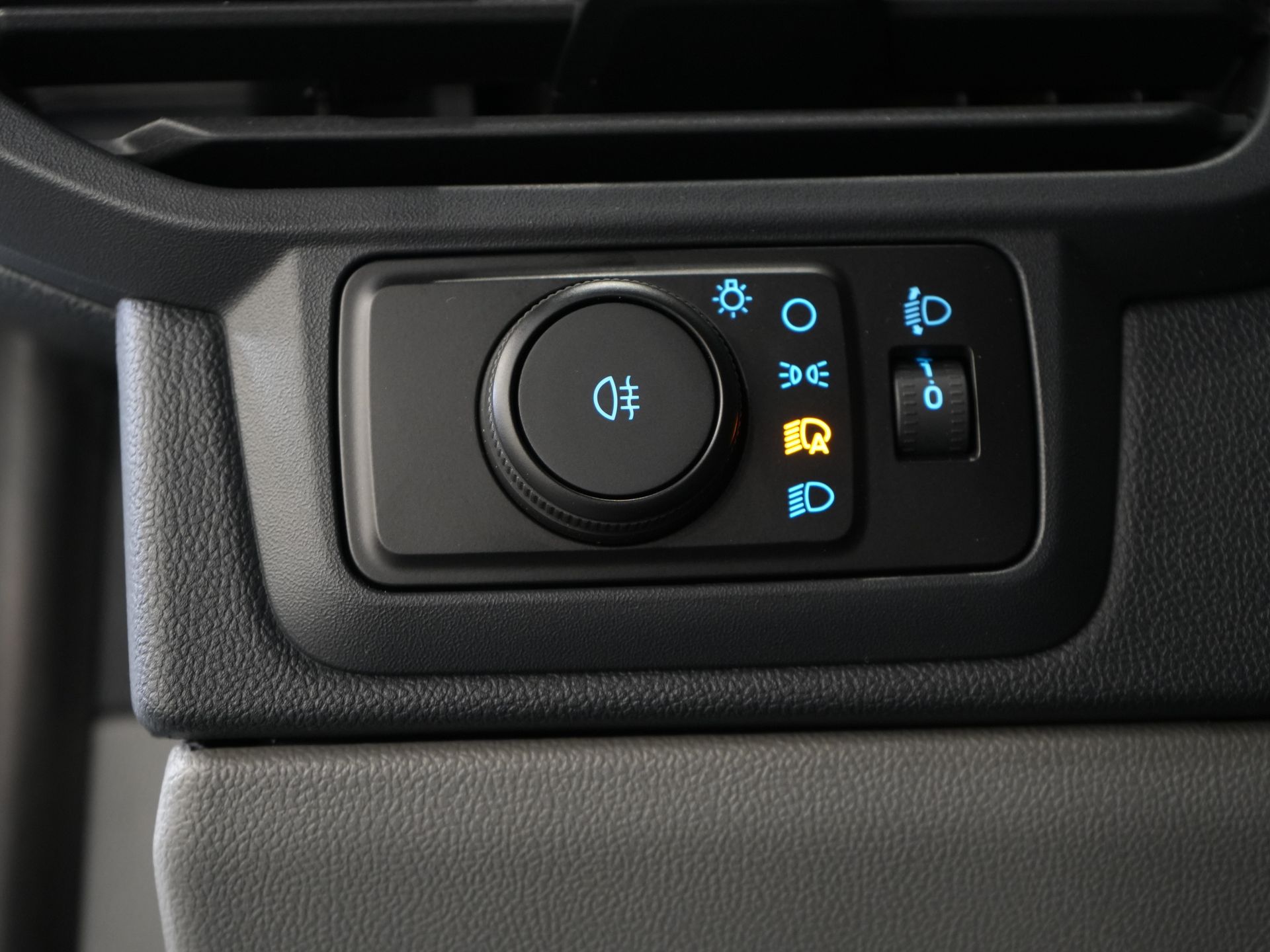 Ford E-Transit Custom Bestelbus 320 Trend 65 kWh 330 km WLTP LED/ Snellader/ 2.3t Trekverm./ Stuurverw./ Stoelverw./ Carplay/ Climate/ Camera/ PDC/ Cruise 17