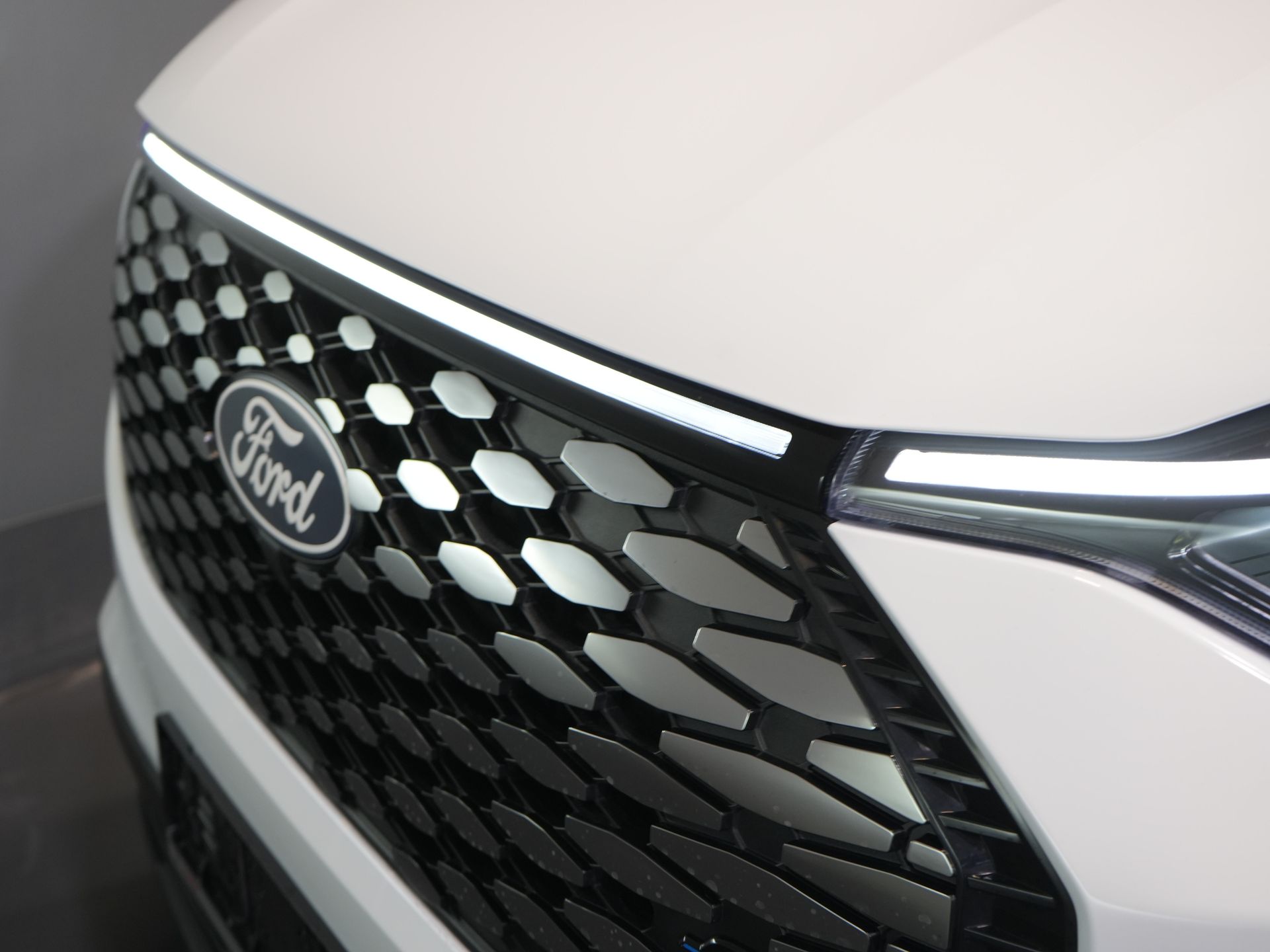 Ford E-Transit Custom Bestelbus 320 Trend 65 kWh 330 km WLTP LED/ Snellader/ 2.3t Trekverm./ Stuurverw./ Stoelverw./ Carplay/ Climate/ Camera/ PDC/ Cruise 28