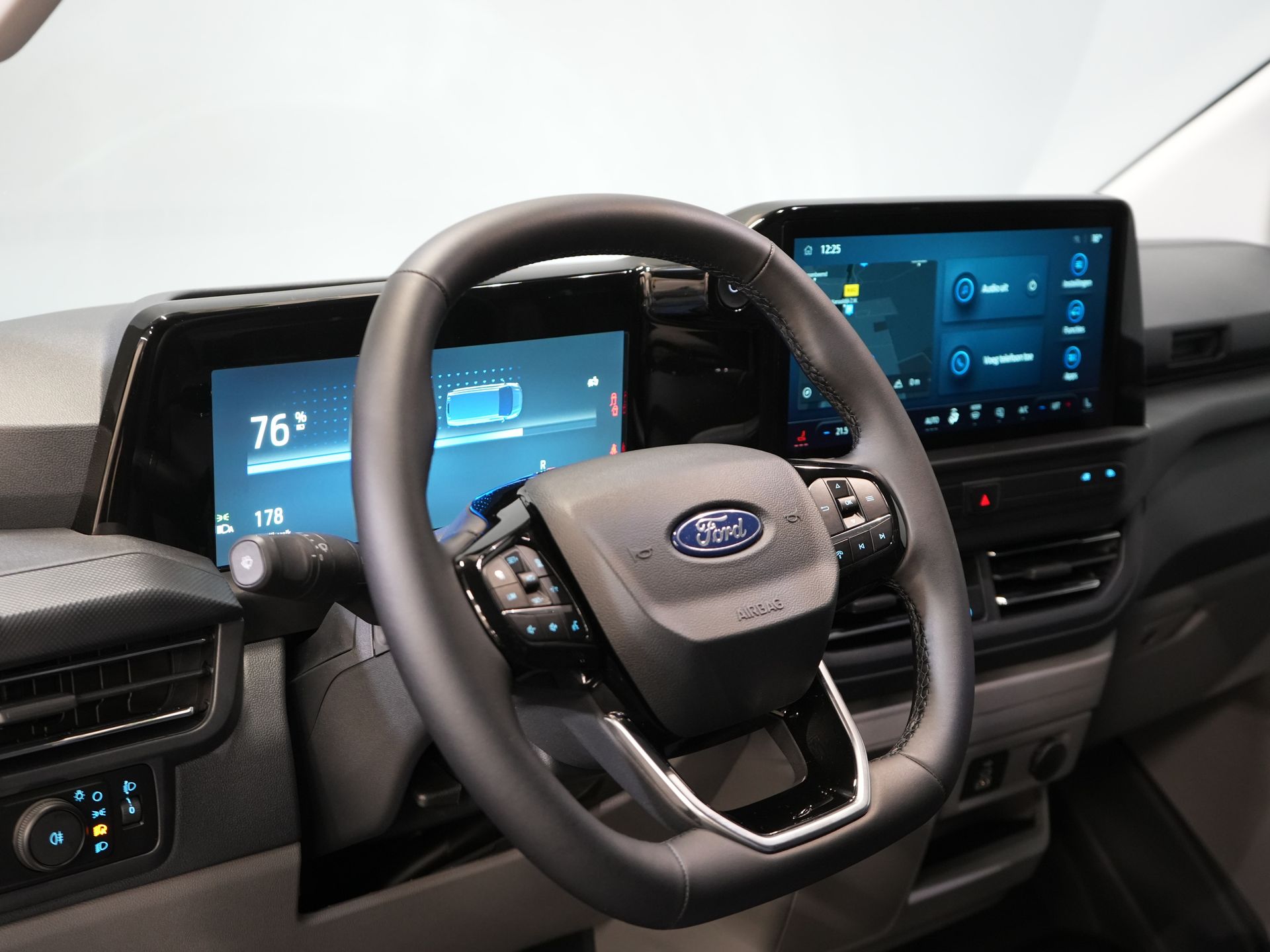 Ford E-Transit Custom Bestelbus 340 65 kWh 218 pk 330km WLTP L2 Limited 2x Schuifdeur/ Elek.Schuif/ 2.3t Trekverm./ Snellader/ Matrix LED/ B&O/ Adapt.Cruise/ St 13