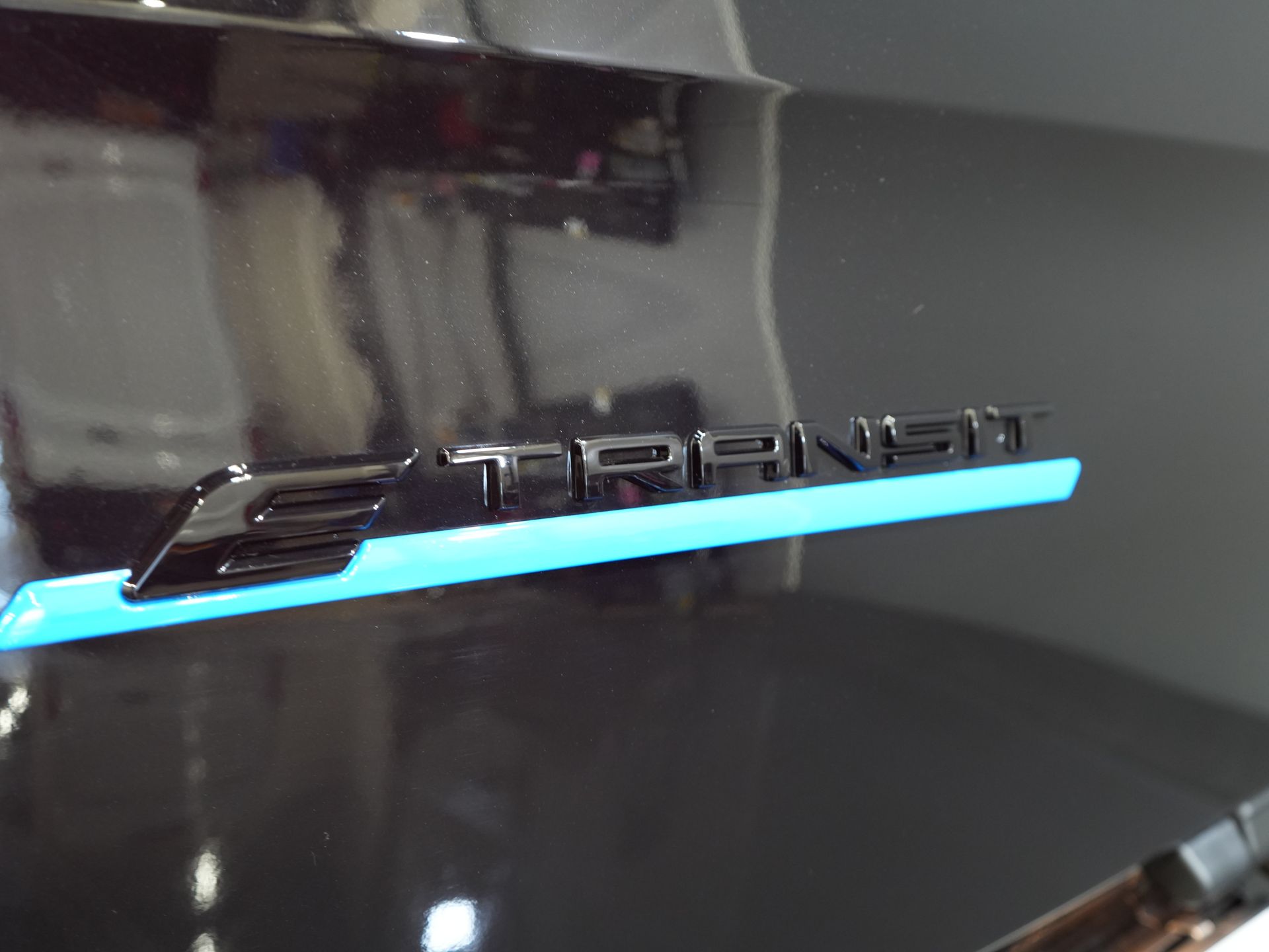 Ford E-Transit Custom Bestelbus 340 65 kWh 218 pk 330km WLTP L2 Limited 2x Schuifdeur/ Elek.Schuif/ 2.3t Trekverm./ Snellader/ Matrix LED/ B&O/ Adapt.Cruise/ St 16