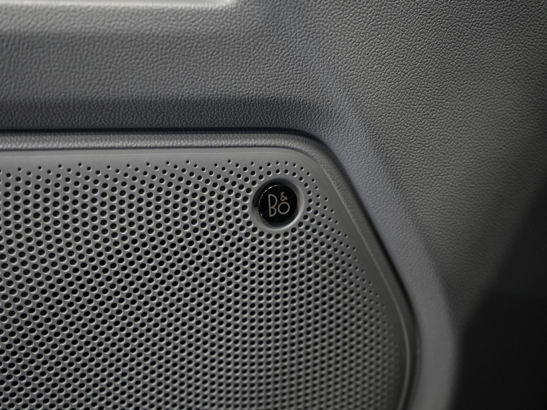 Ford E-Transit Custom Bestelbus 340 65 kWh 218 pk 330km WLTP L2 Limited 2x Schuifdeur/ Elek.Schuif/ 2.3t Trekverm./ Snellader/ Matrix LED/ B&O/ Adapt.Cruise/ St 19