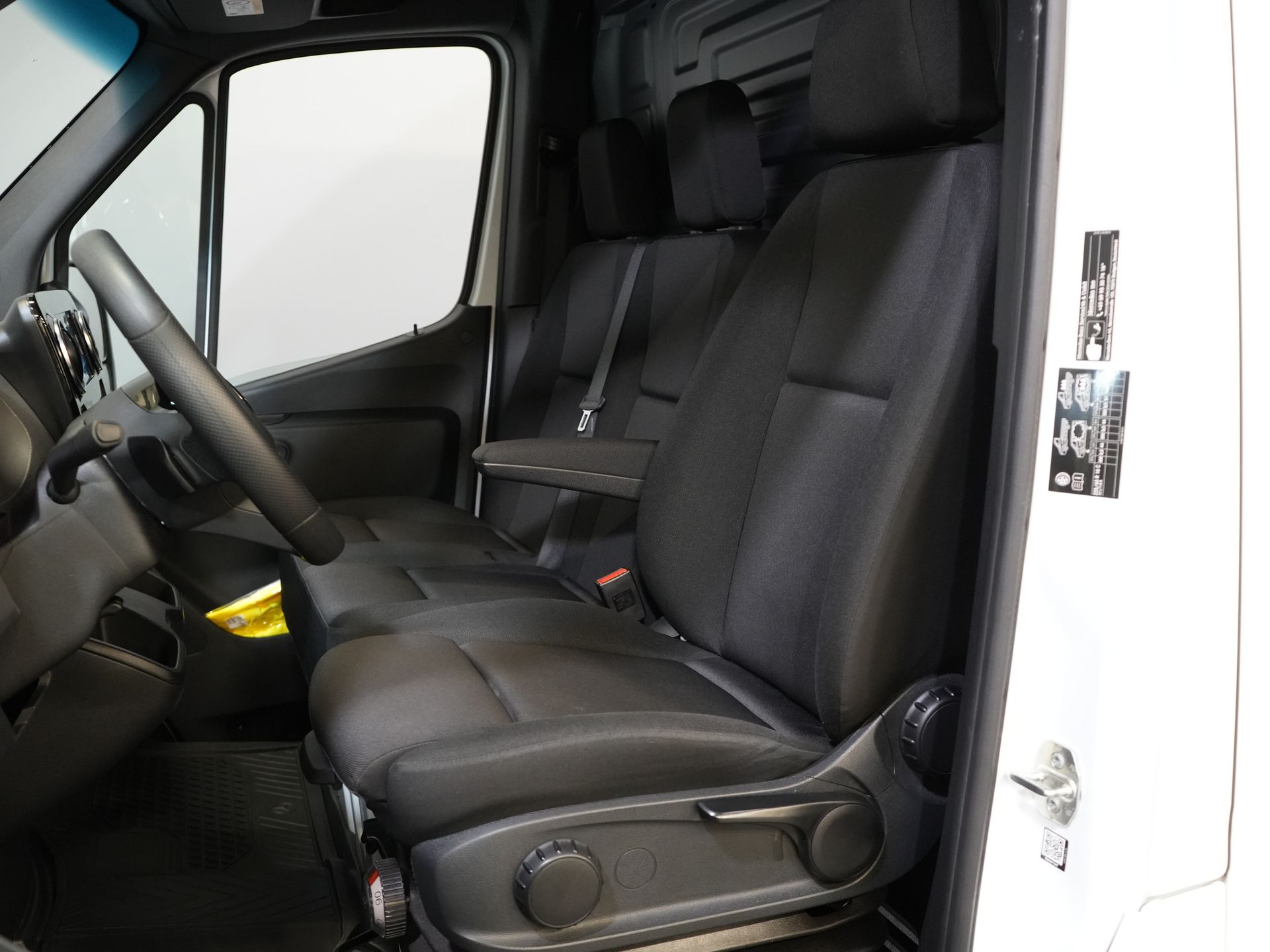 Mercedes-Benz Sprinter Bestelbus 317 Aut. L2H2 BPM VRIJ! LED/ 270 Gr.Deuren/ Gev.Stoel/ Stoelverw./ Navi/ Camera/ PDC/ Betimmerd/ Cruise 11