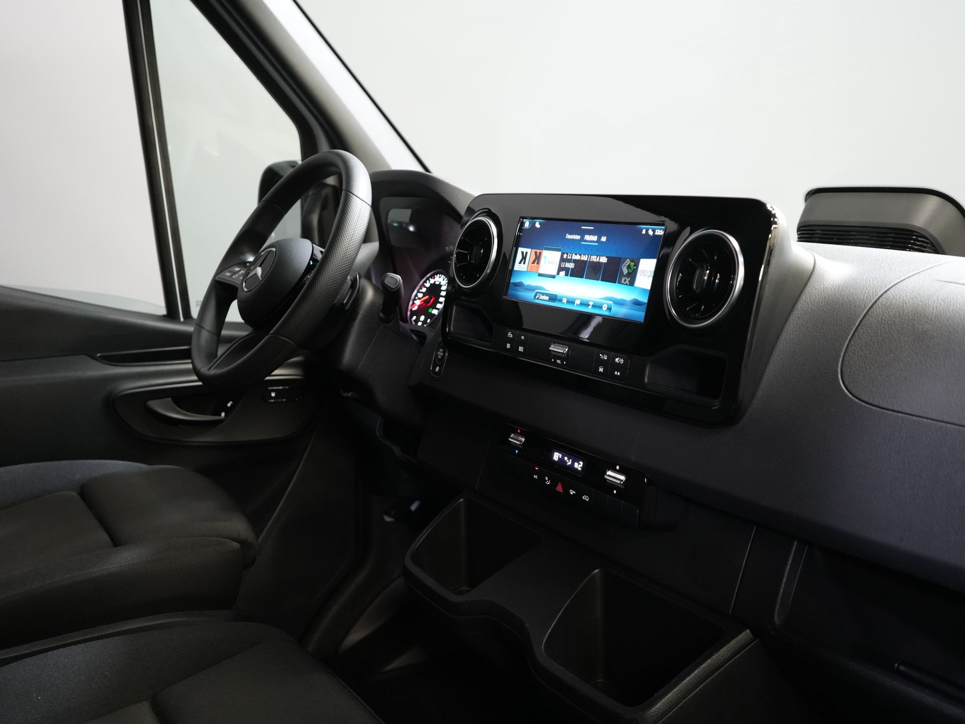 Mercedes-Benz Sprinter Bestelbus 317 Aut. L2H2 BPM VRIJ! LED/ 270 Gr.Deuren/ Gev.Stoel/ Stoelverw./ Navi/ Camera/ PDC/ Betimmerd/ Cruise 2