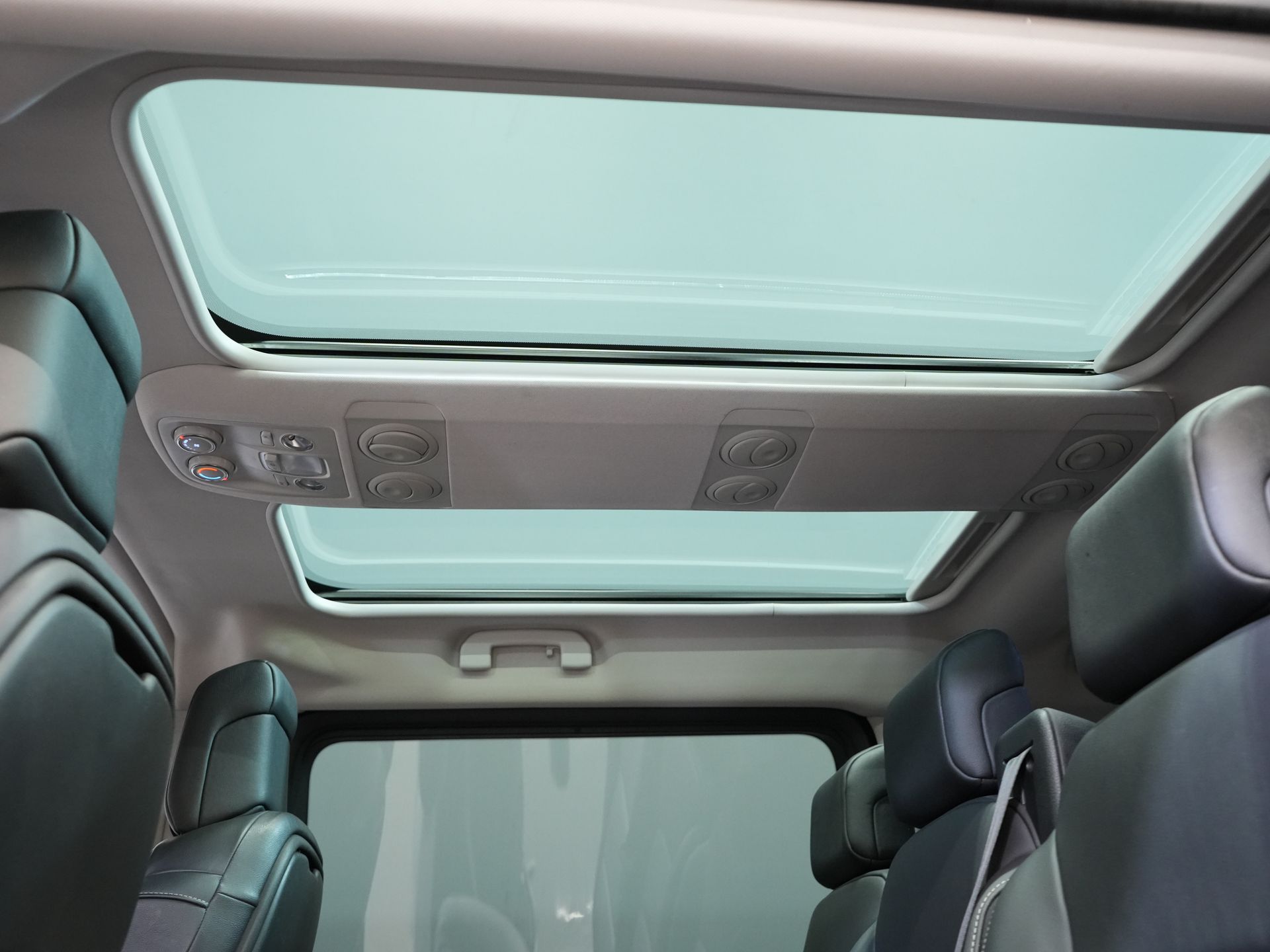 Opel E-Zafira Personenvervoer (Ulysse) L2 75 kWh 330 km WLTP (€40.467 incl.btw) Combi/ Kombi/ 8P/ 8 Pers./ Snellader/ 2x Elek.Schuif/ Xenon/ Pano/ Leder/ Clim 18