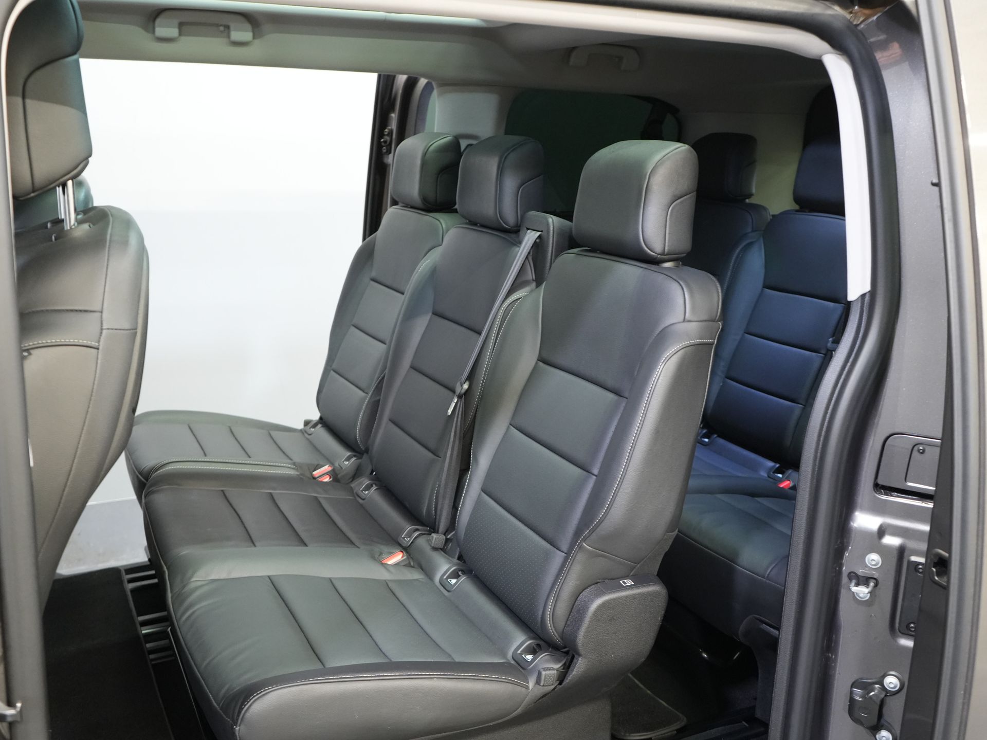 Citroën Ë-Spacetourer Personenvervoer (Ulysse) L2 75 kWh 330 km WLTP (€40.467 incl.btw) Combi/ Kombi/ 8P/ 8 Pers./ Snellader/ 2x Elek.Schuif/ Xenon/ Pano/ Leder/ Clim 19