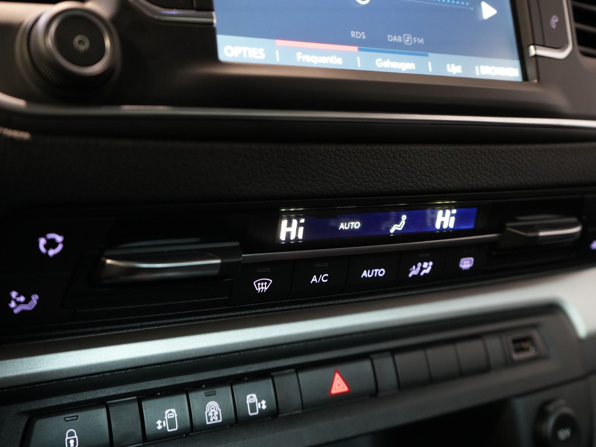 Citroën Ë-Spacetourer Personenvervoer (Ulysse) L2 75 kWh 330 km WLTP (€40.467 incl.btw) Combi/ Kombi/ 8P/ 8 Pers./ Snellader/ 2x Elek.Schuif/ Xenon/ Pano/ Leder/ Clim 28