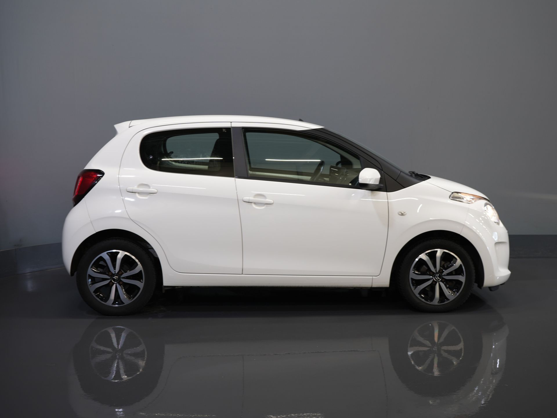 Citroën C1 Hatchback 1.0 e-VTi Shine ZEER NETTE AUTO/ NL Auto/ Weinig Km/ Navi/ LMV/ Airco/ Camera 10