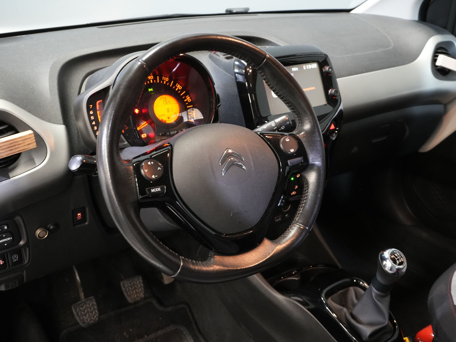 Citroën C1 Hatchback 1.0 e-VTi Shine ZEER NETTE AUTO/ NL Auto/ Weinig Km/ Navi/ LMV/ Airco/ Camera 13