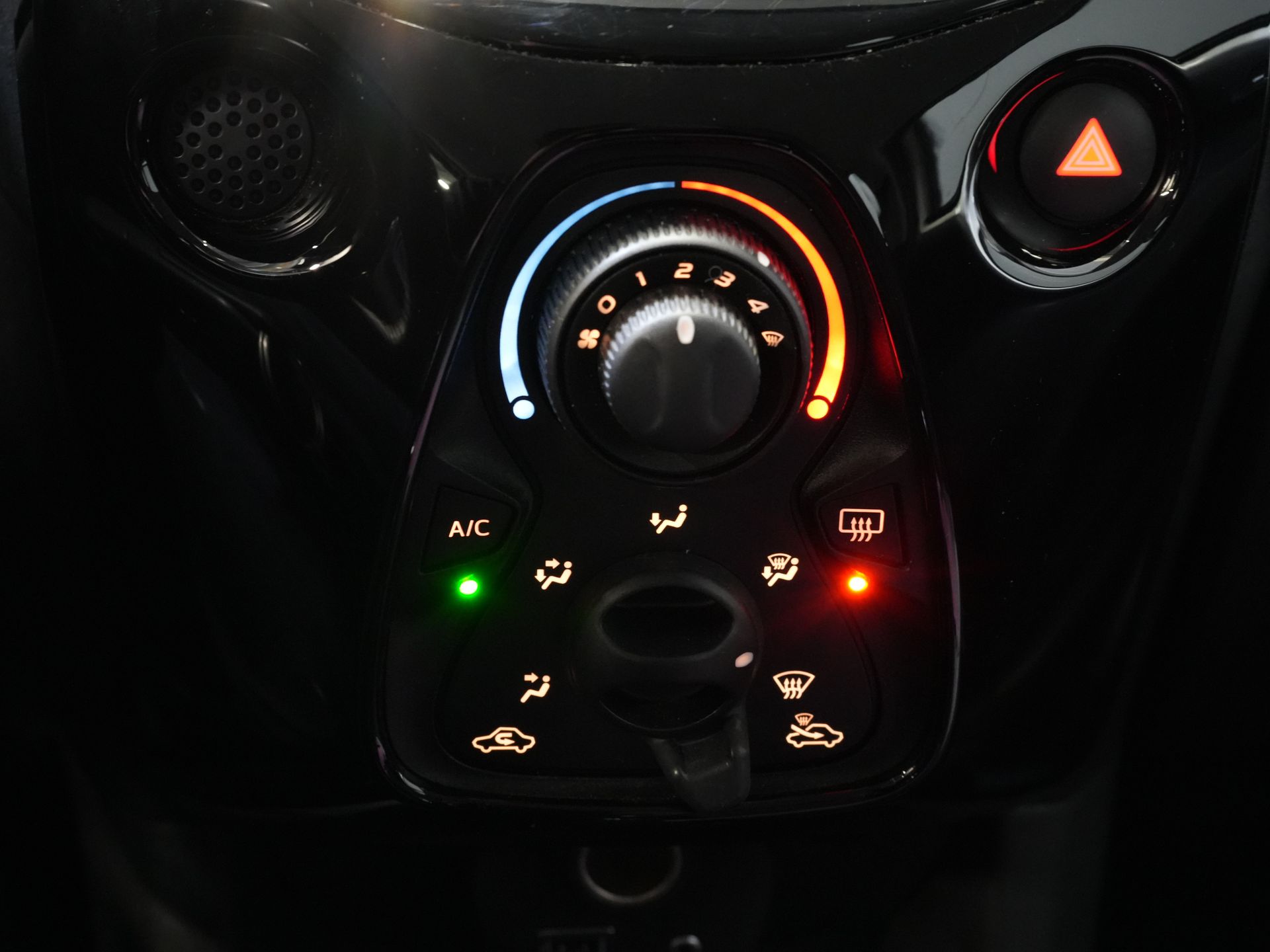 Citroën C1 Hatchback 1.0 e-VTi Shine ZEER NETTE AUTO/ NL Auto/ Weinig Km/ Navi/ LMV/ Airco/ Camera 19